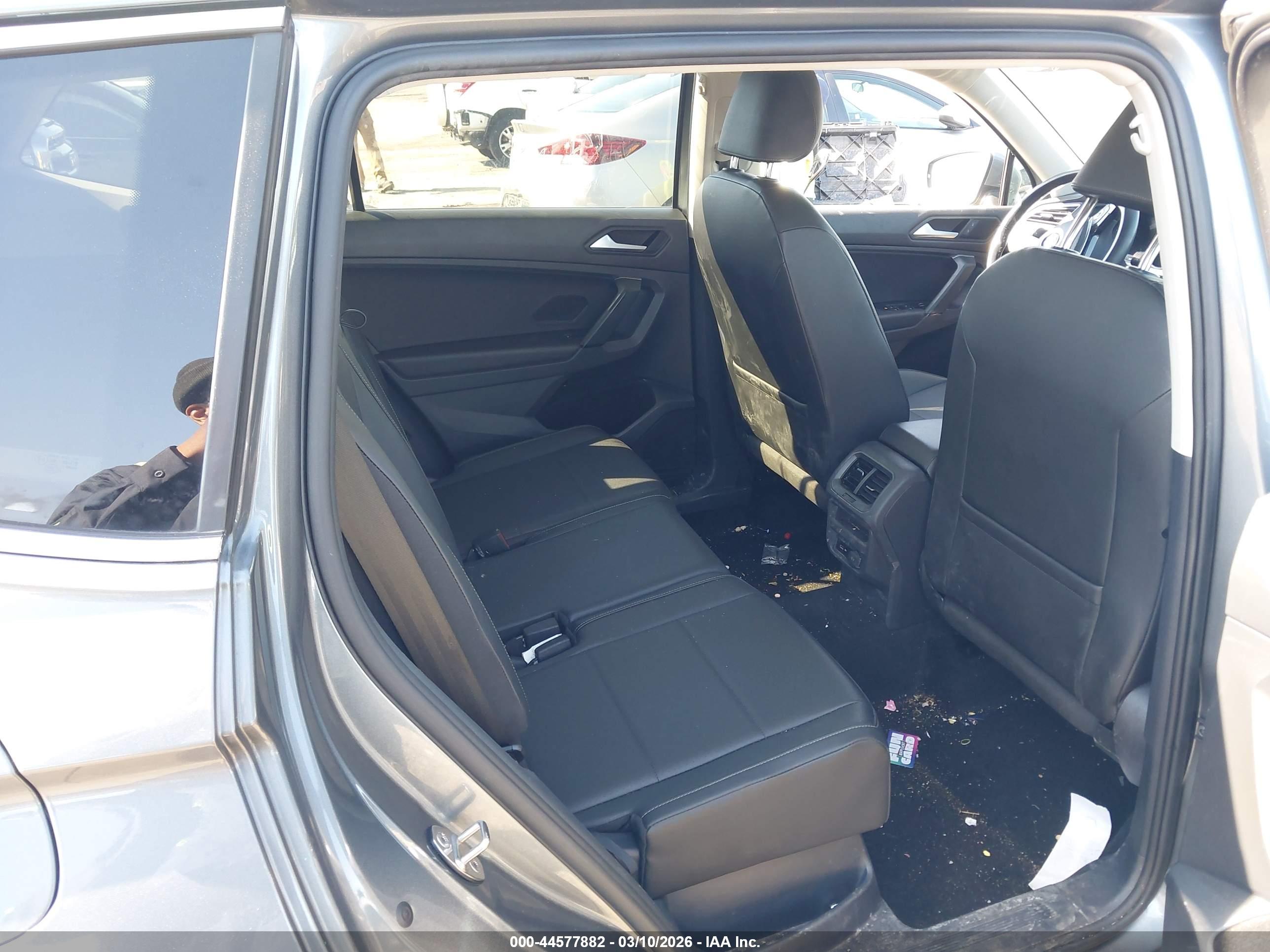 VOLKSWAGEN TIGUAN image 8