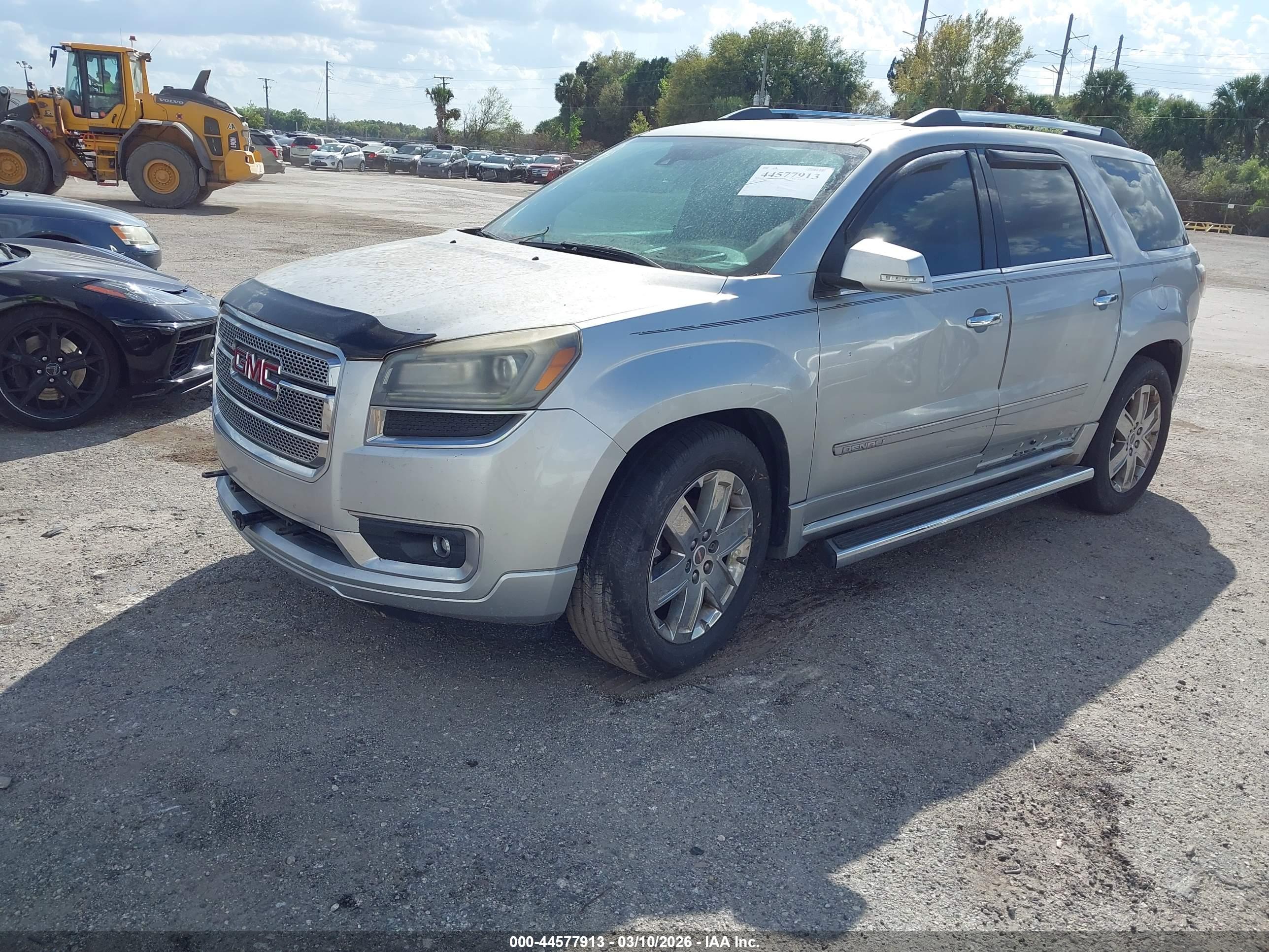 GMC ACADIA image 2