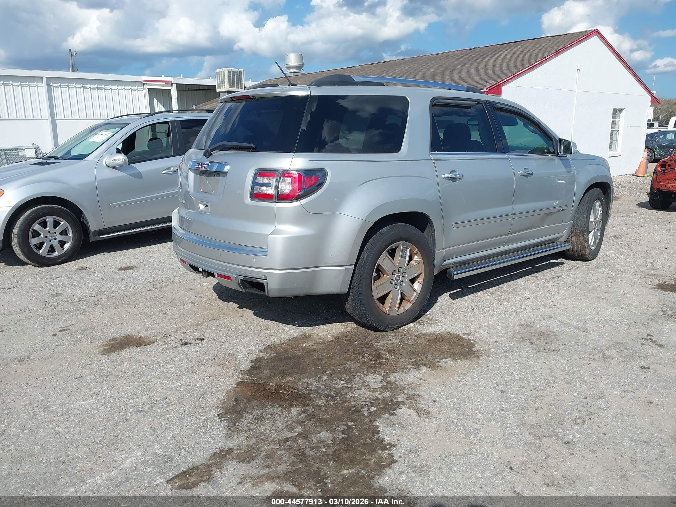 GMC ACADIA image 4