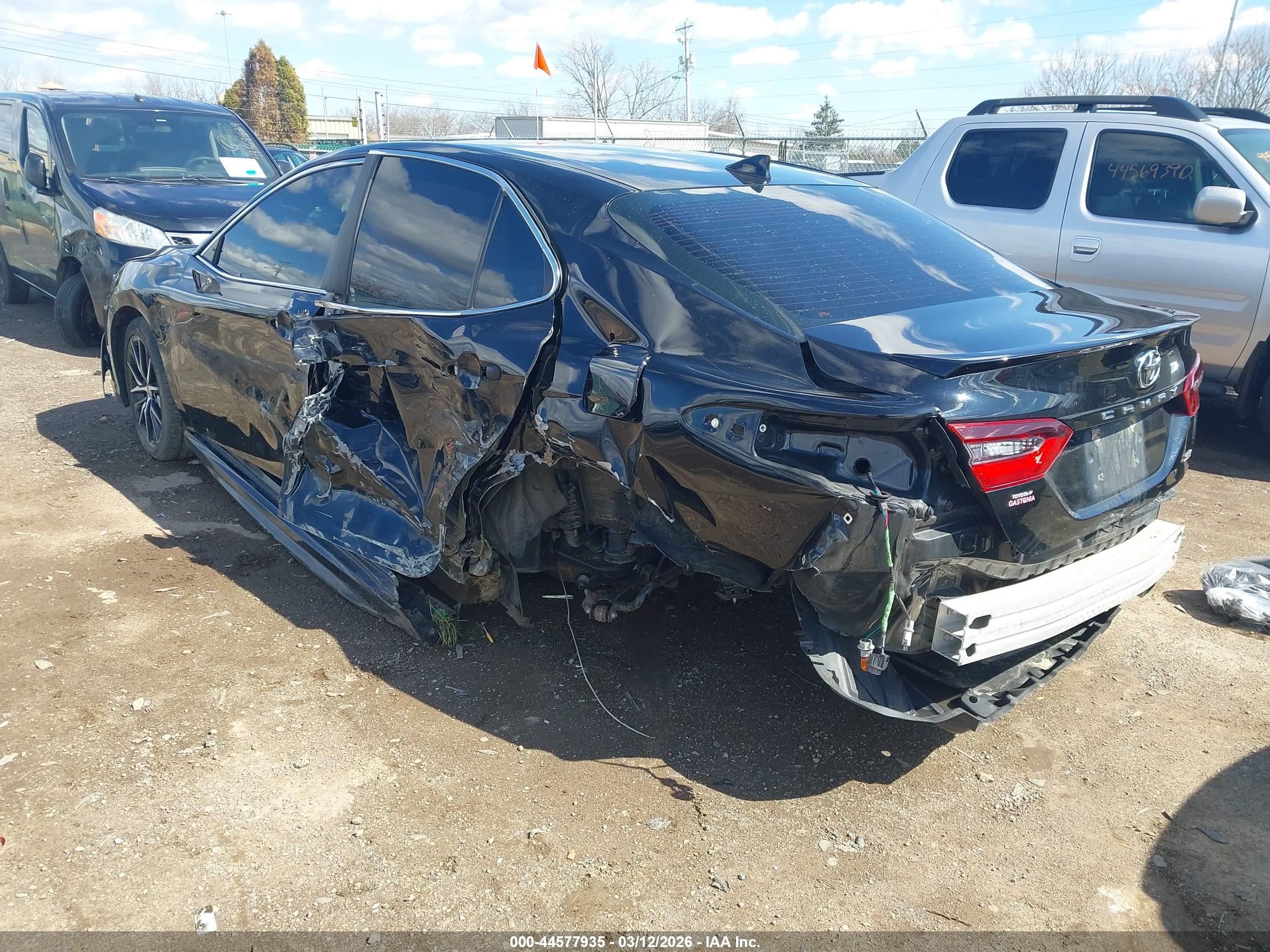 TOYOTA CAMRY image 3