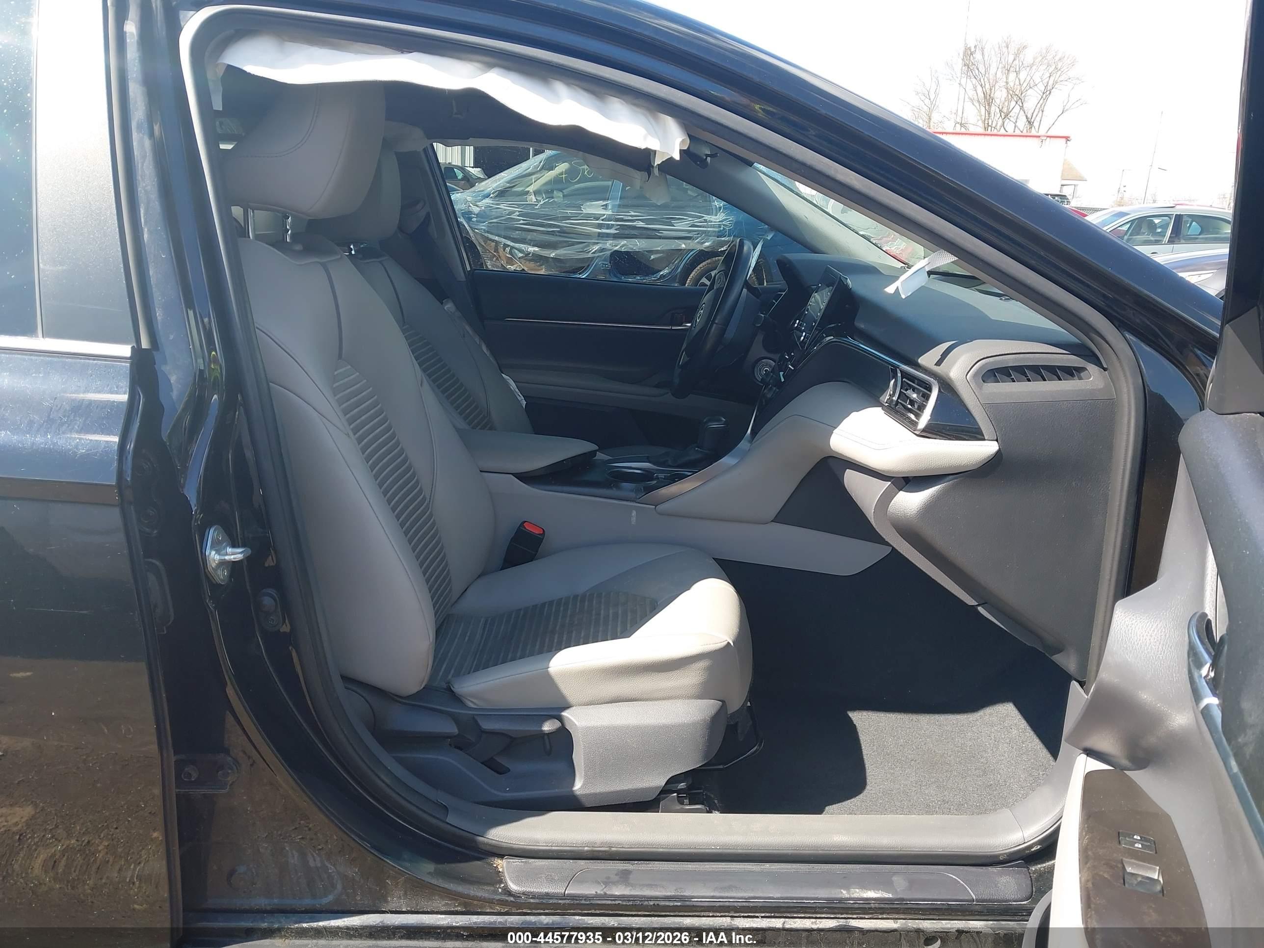 TOYOTA CAMRY image 5