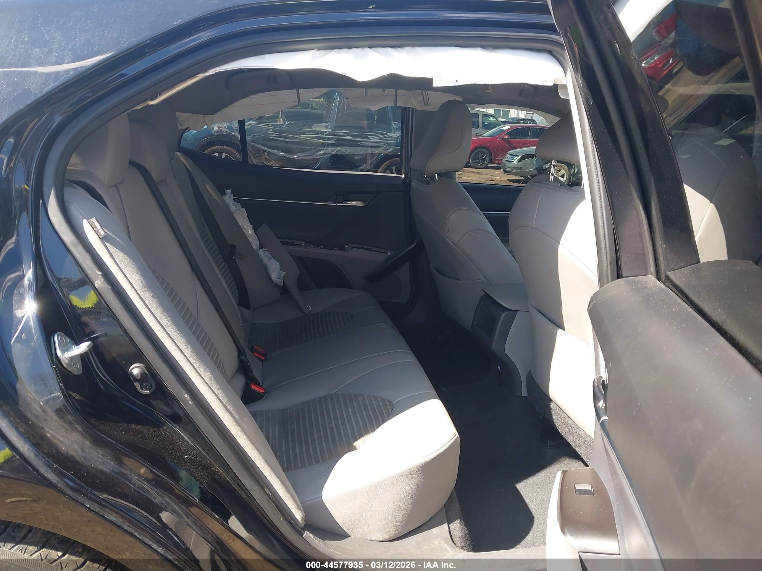 TOYOTA CAMRY image 8