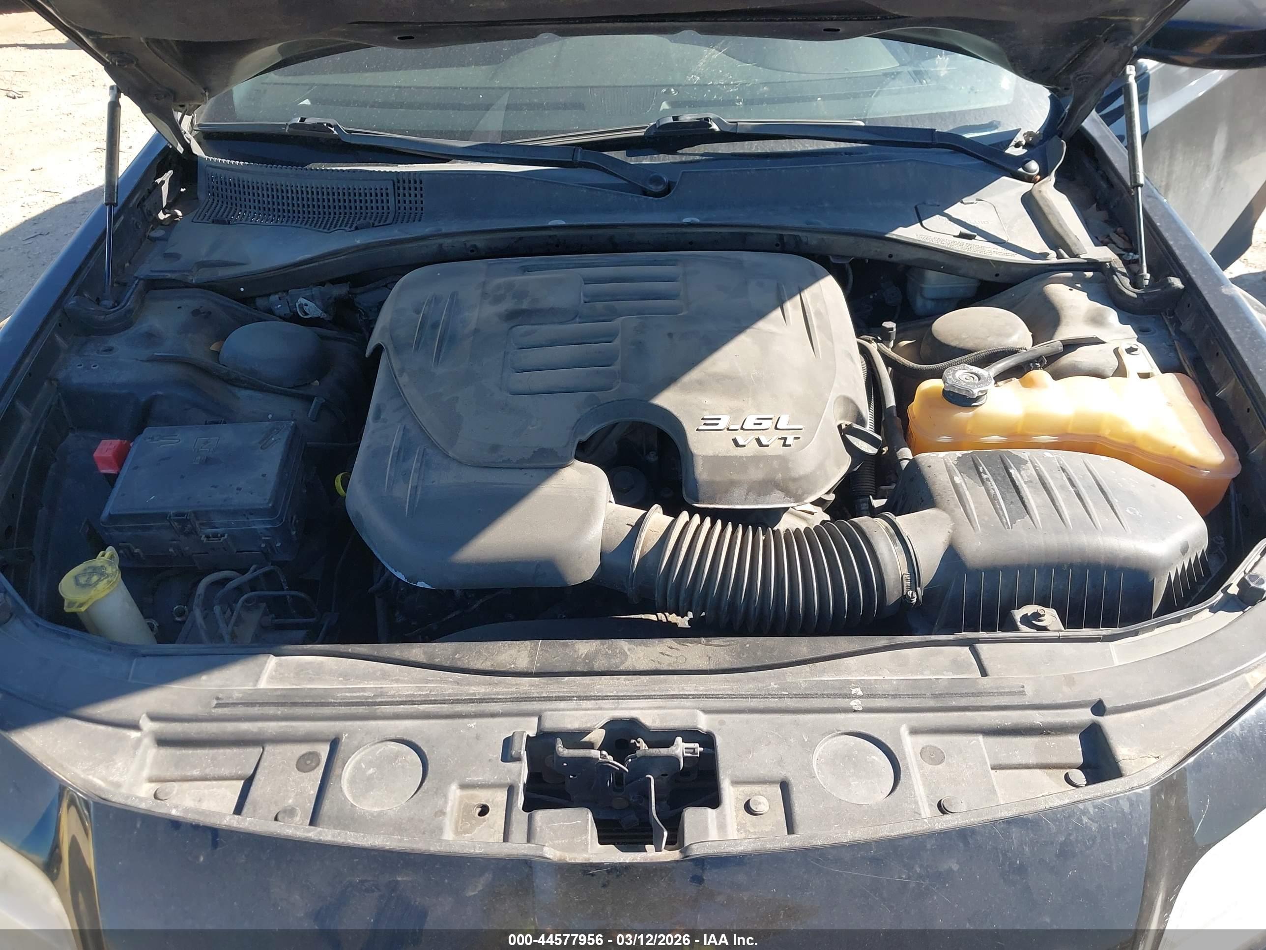 CHRYSLER 300 image 10