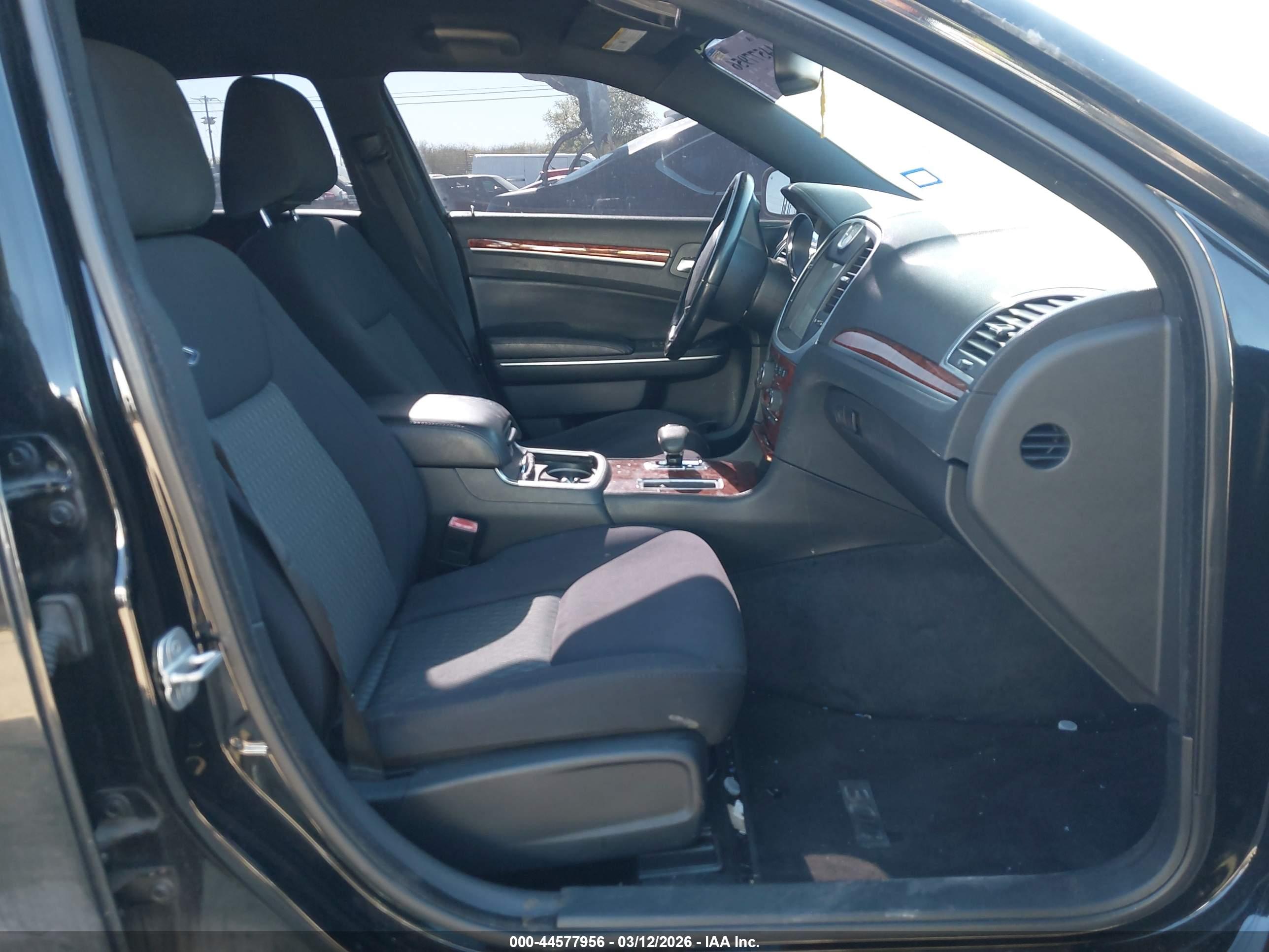 CHRYSLER 300 image 5