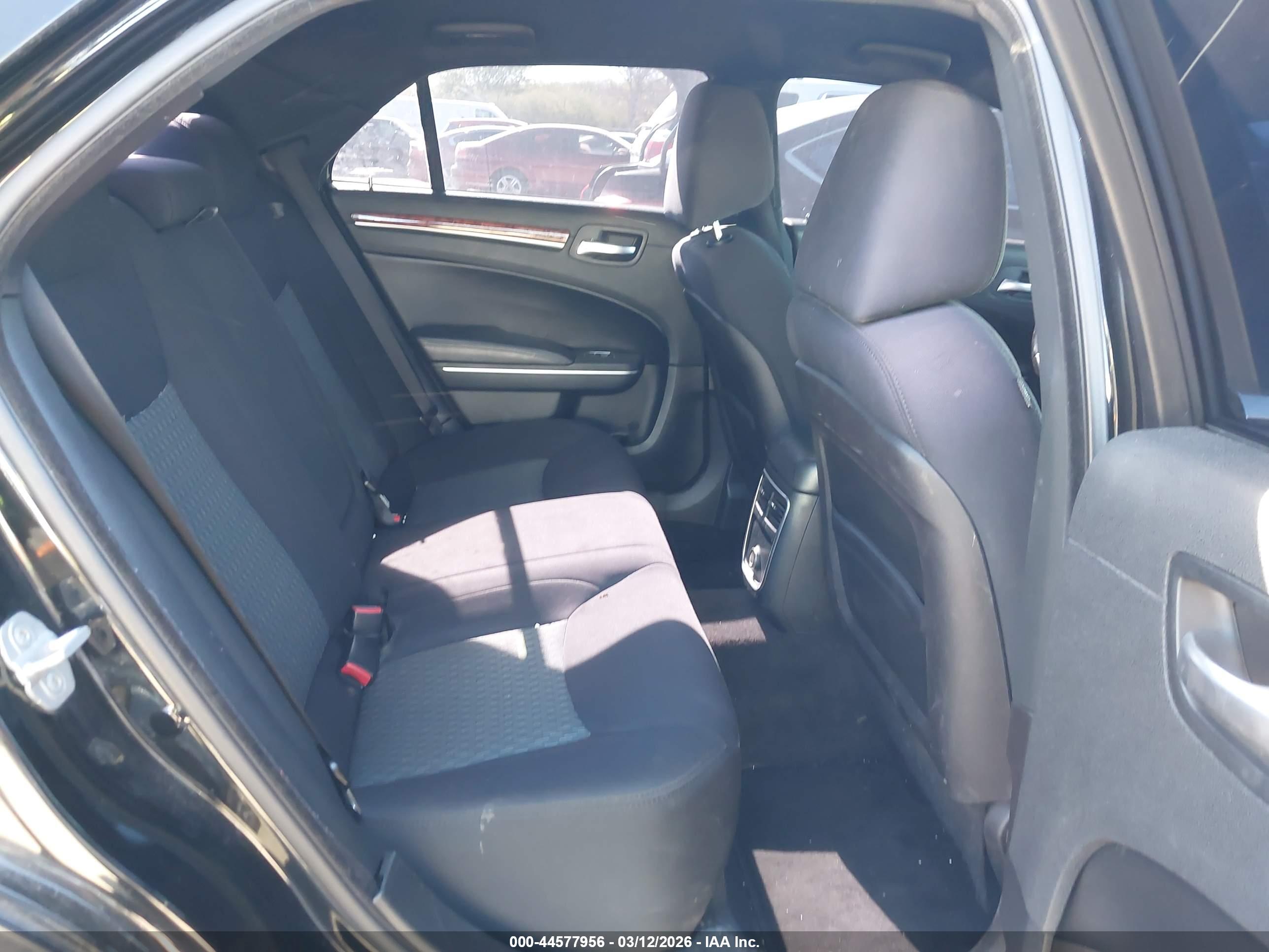 CHRYSLER 300 image 8