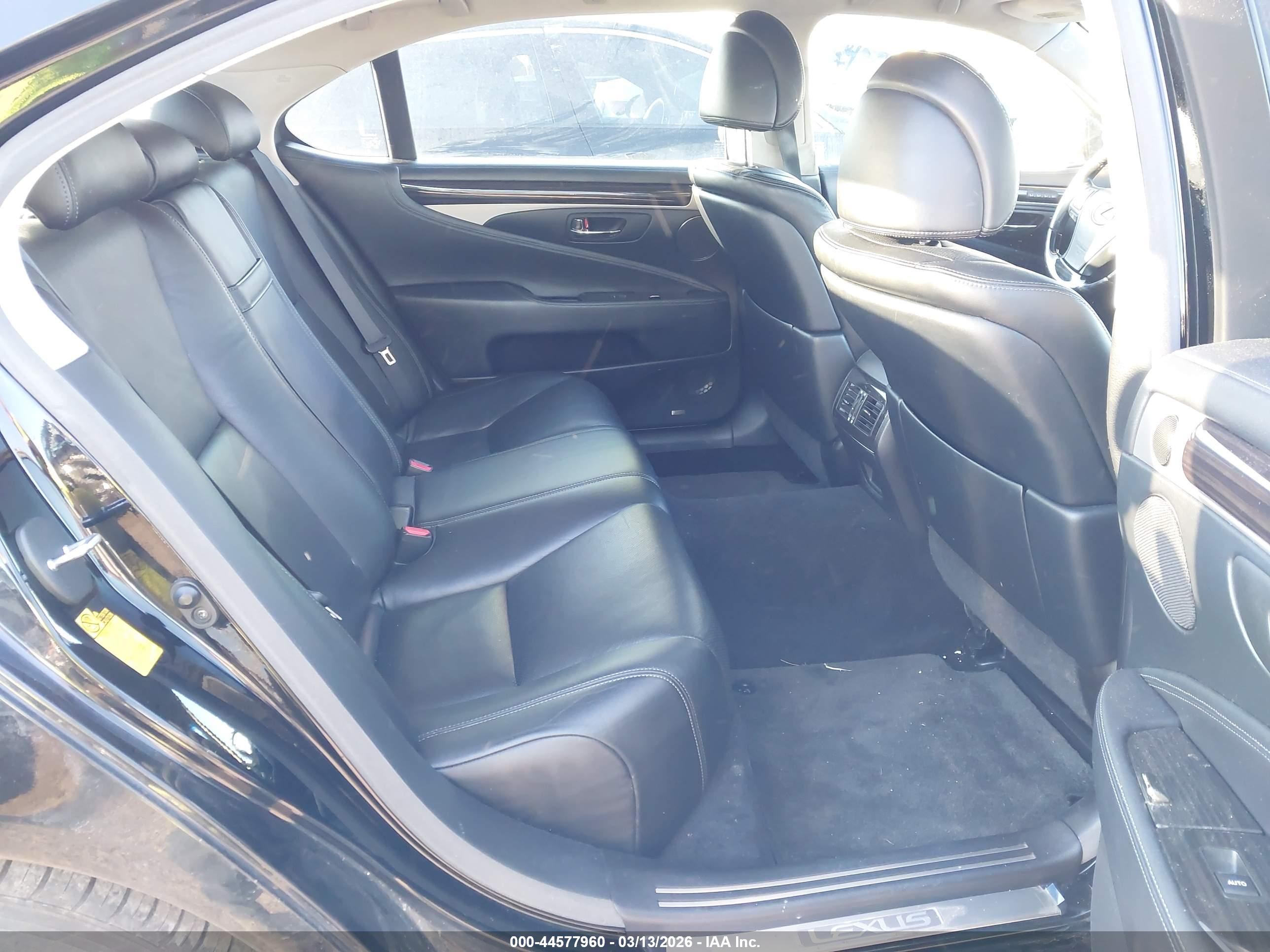 LEXUS LS image 8