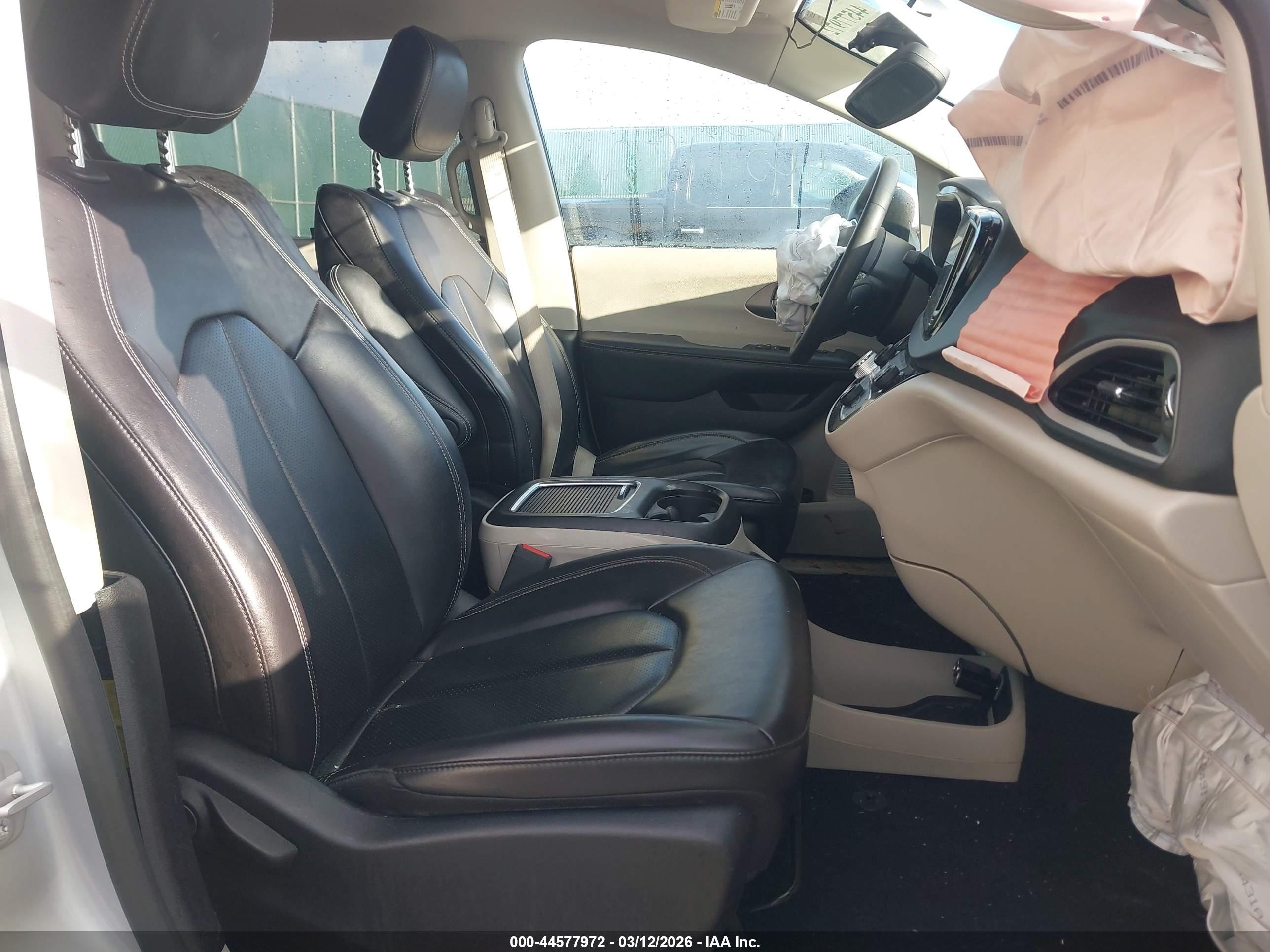 CHRYSLER PACIFICA image 5