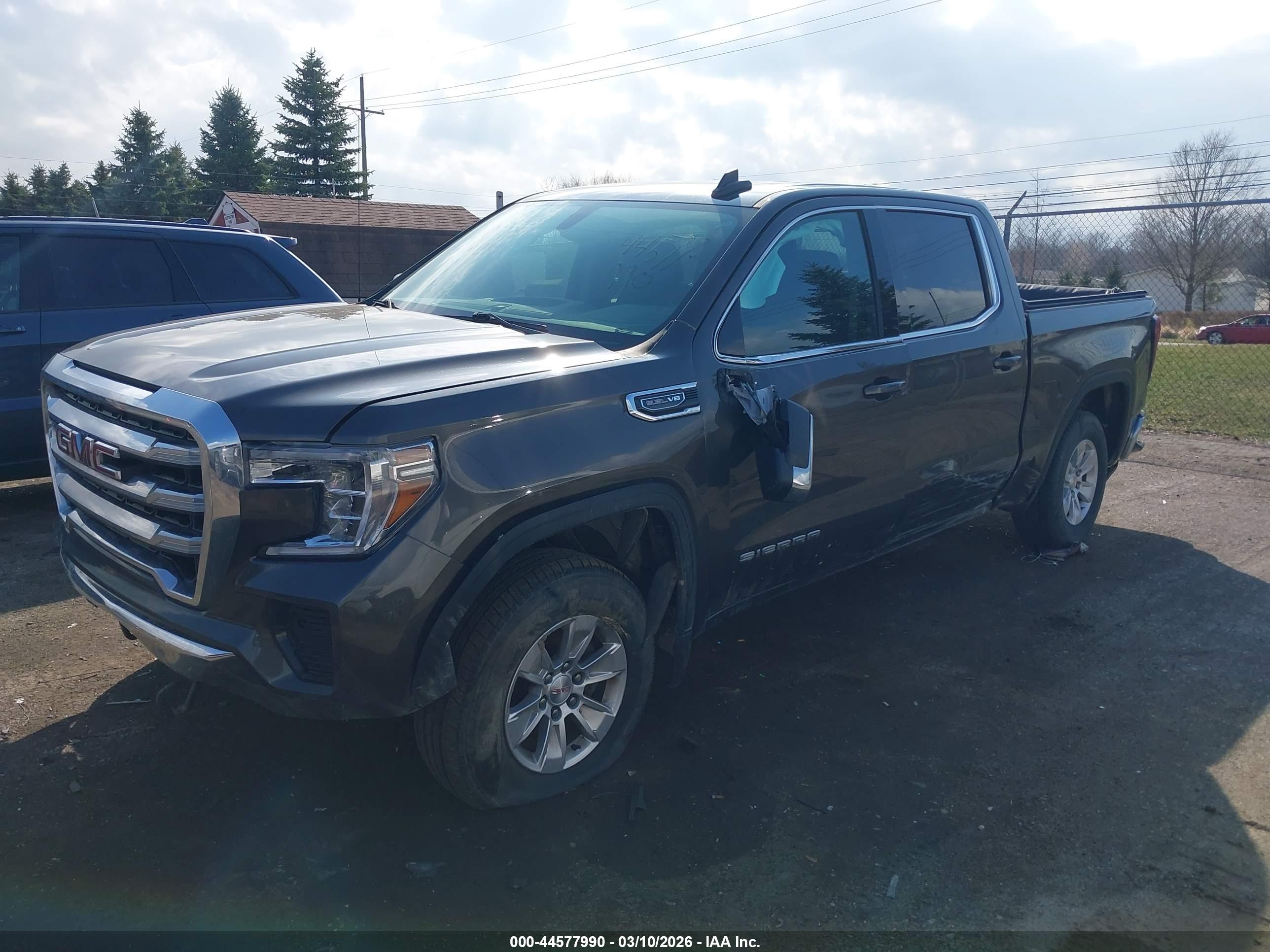 GMC SIERRA image 2