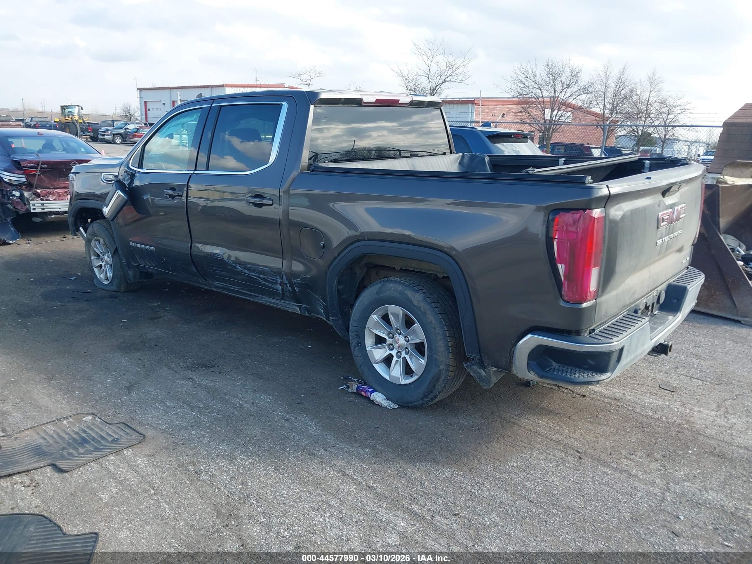 GMC SIERRA image 3