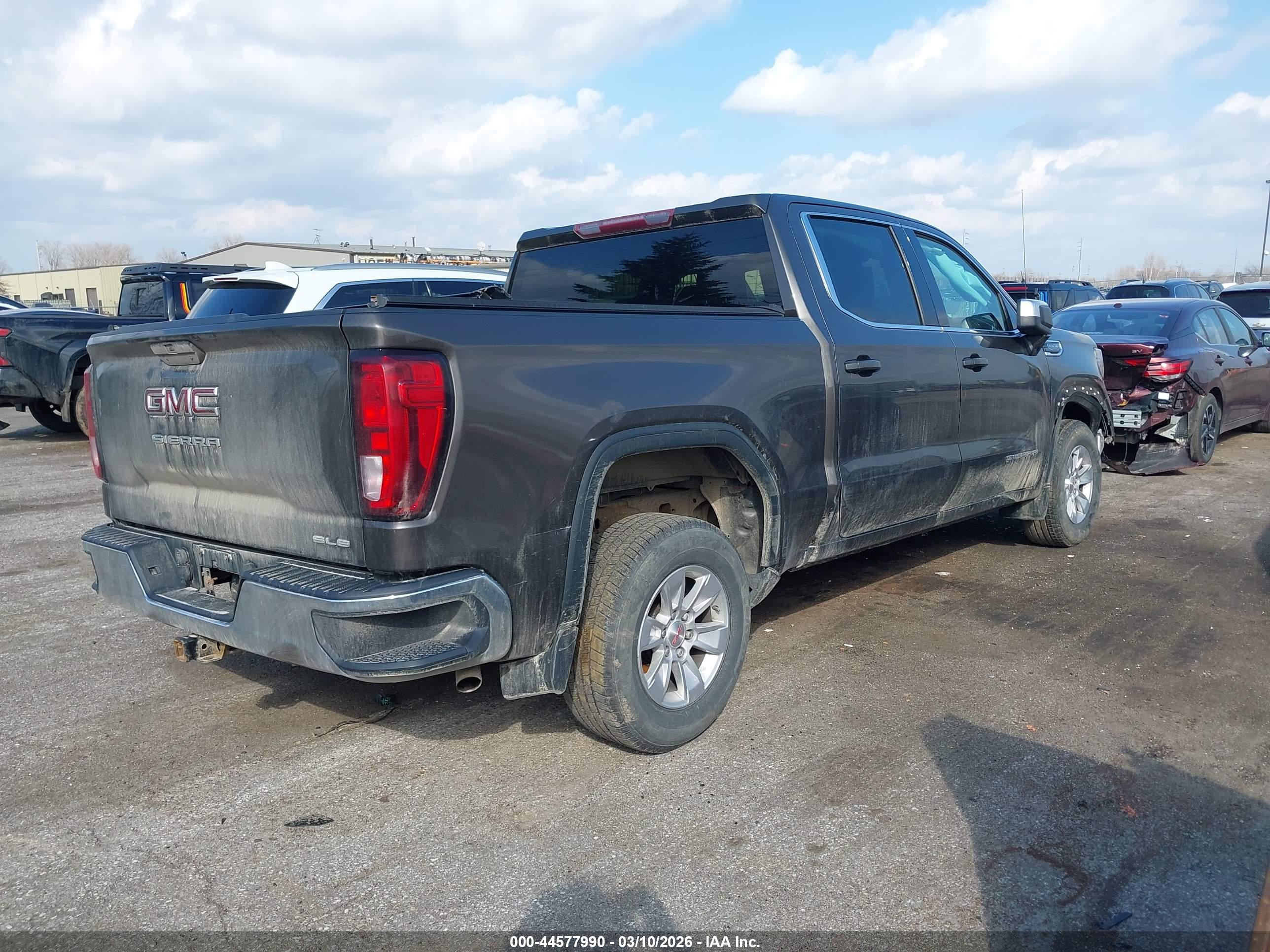 GMC SIERRA image 4