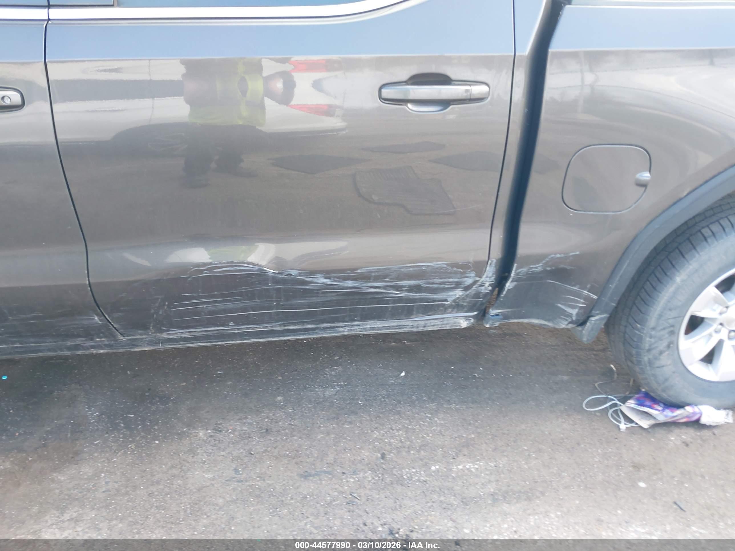 GMC SIERRA image 6