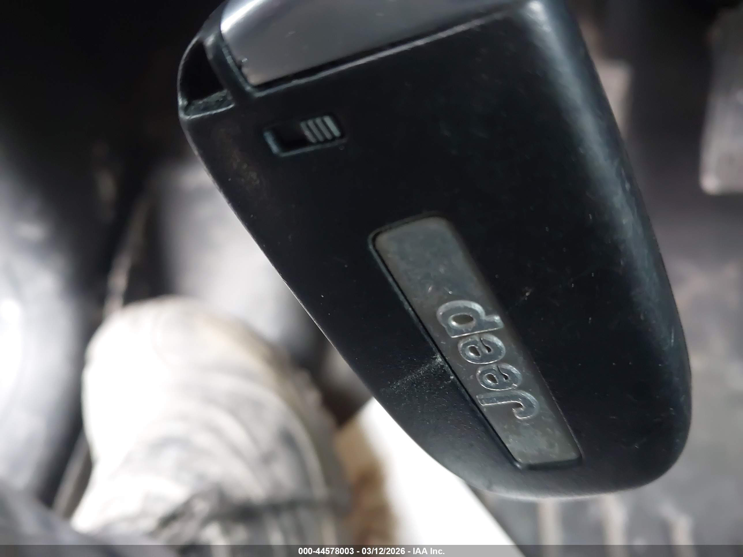 JEEP CHEROKEE image 11