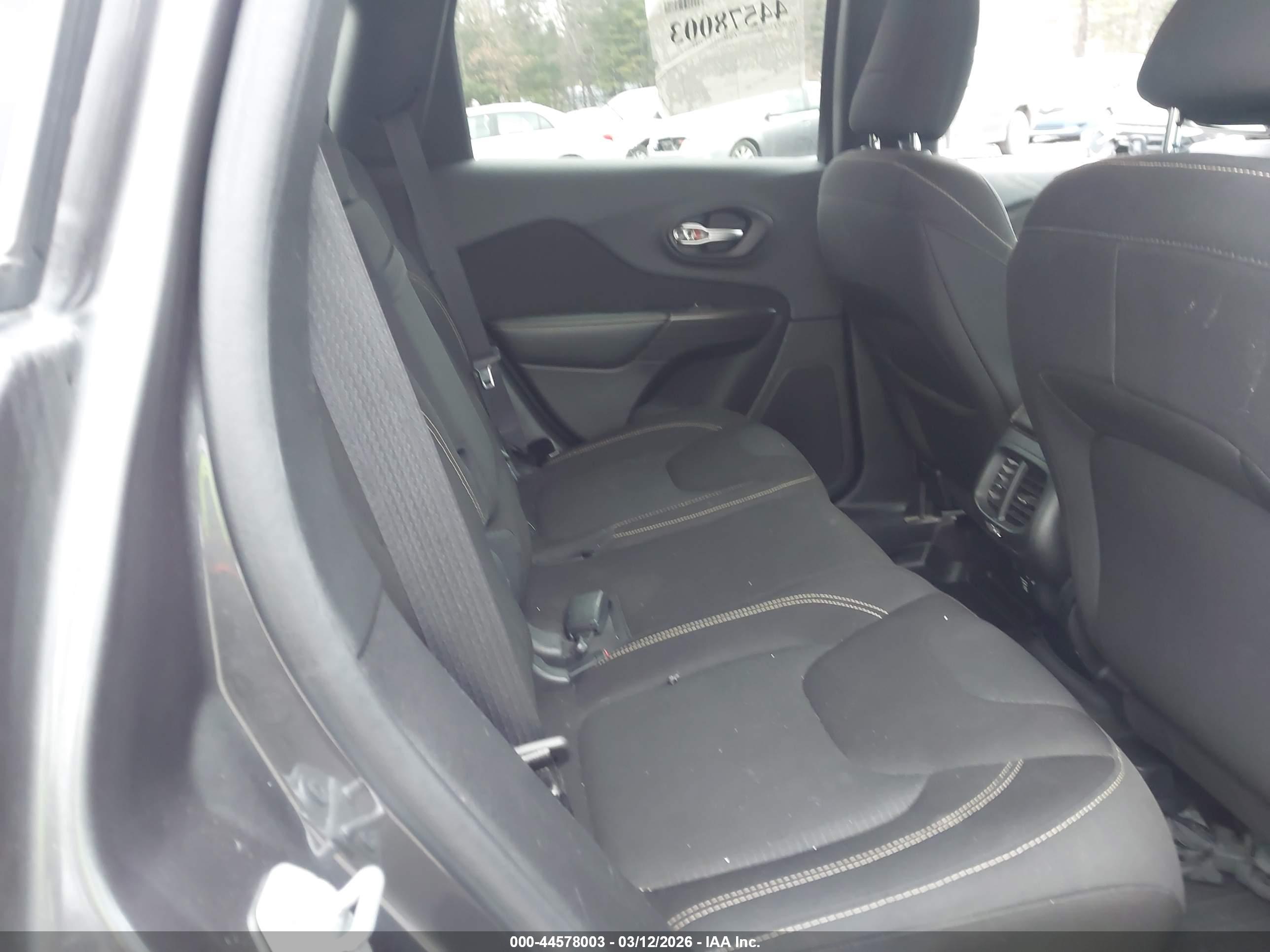 JEEP CHEROKEE image 8