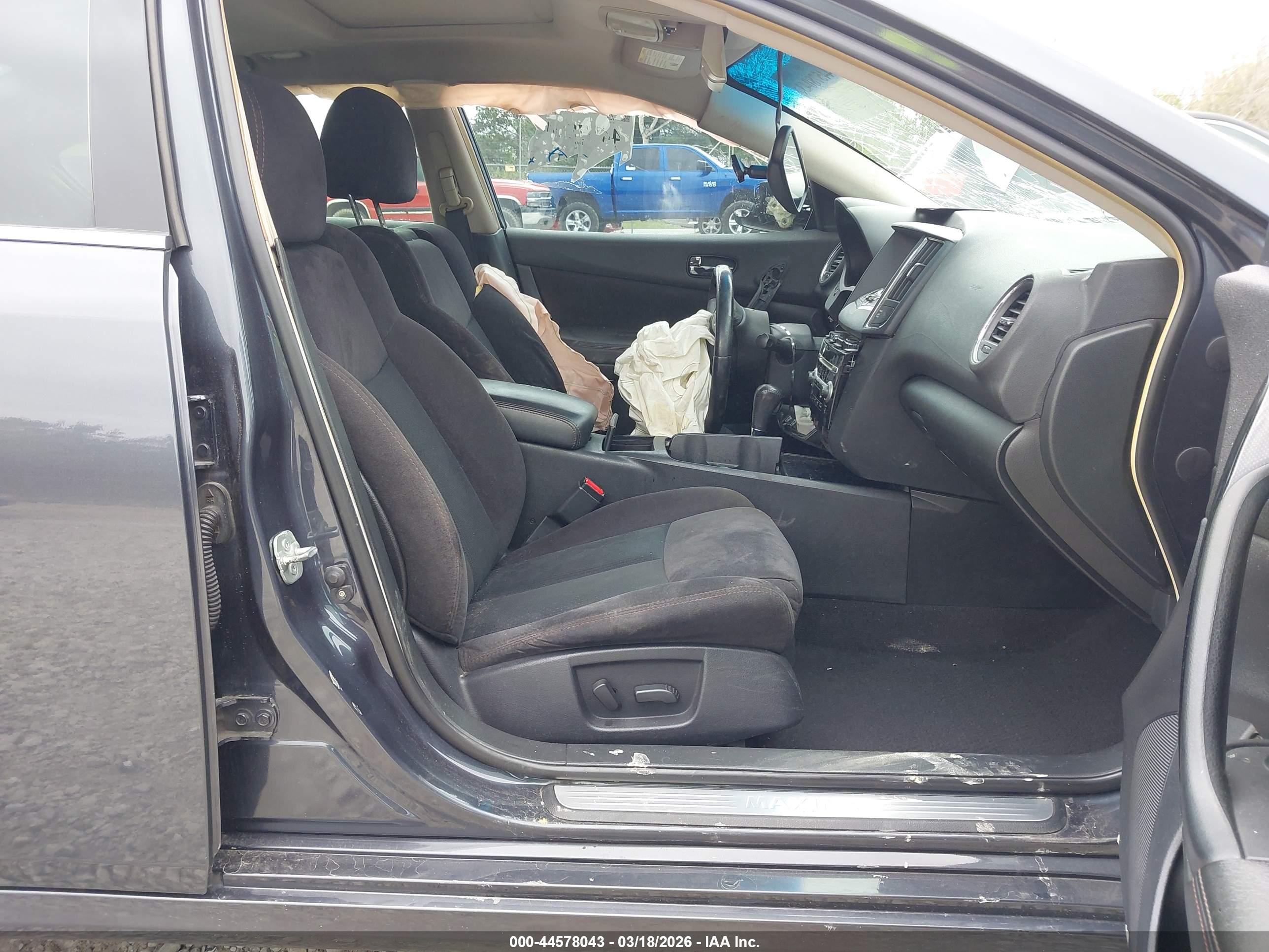 NISSAN MAXIMA image 5