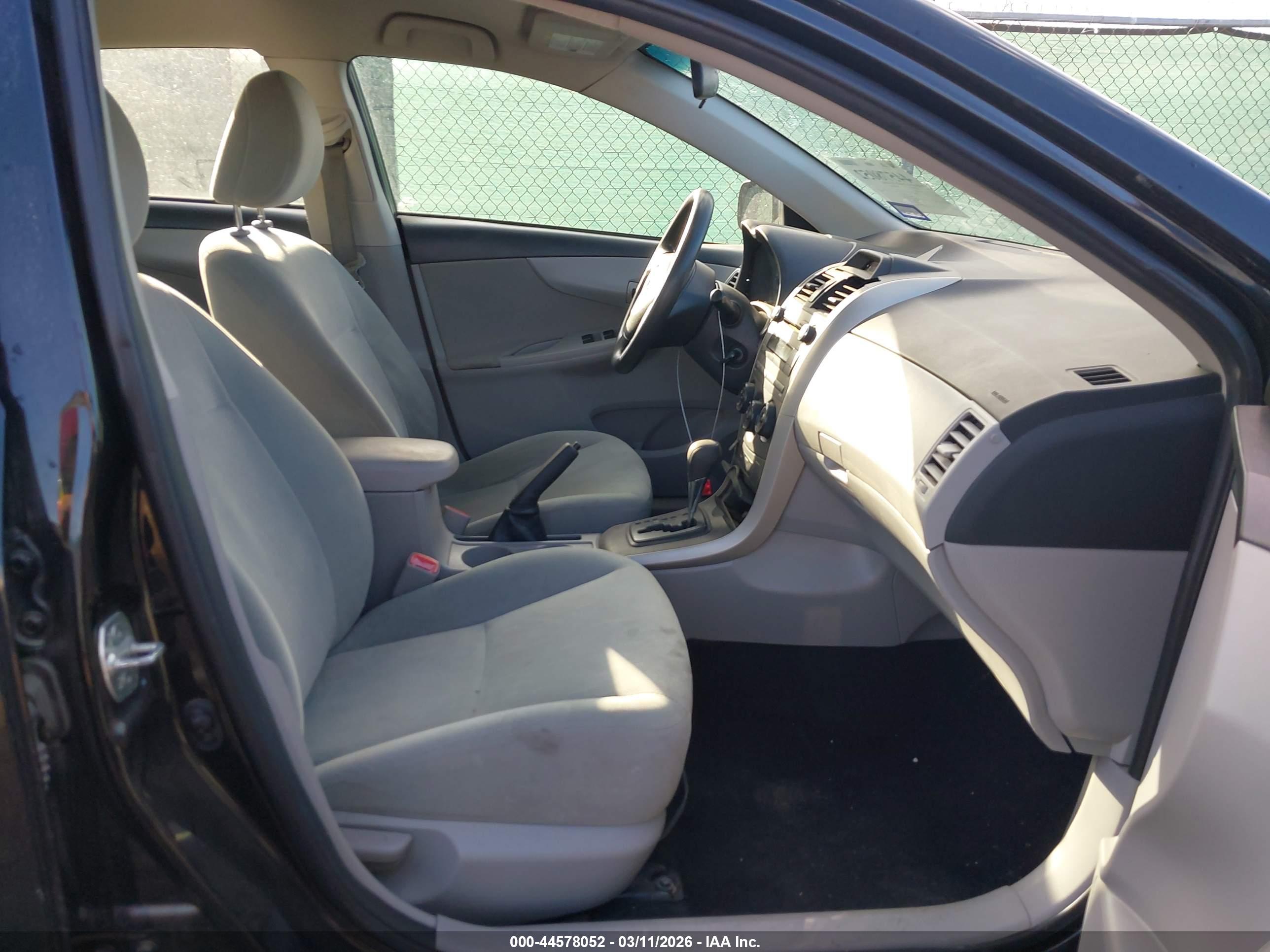 TOYOTA COROLLA image 5