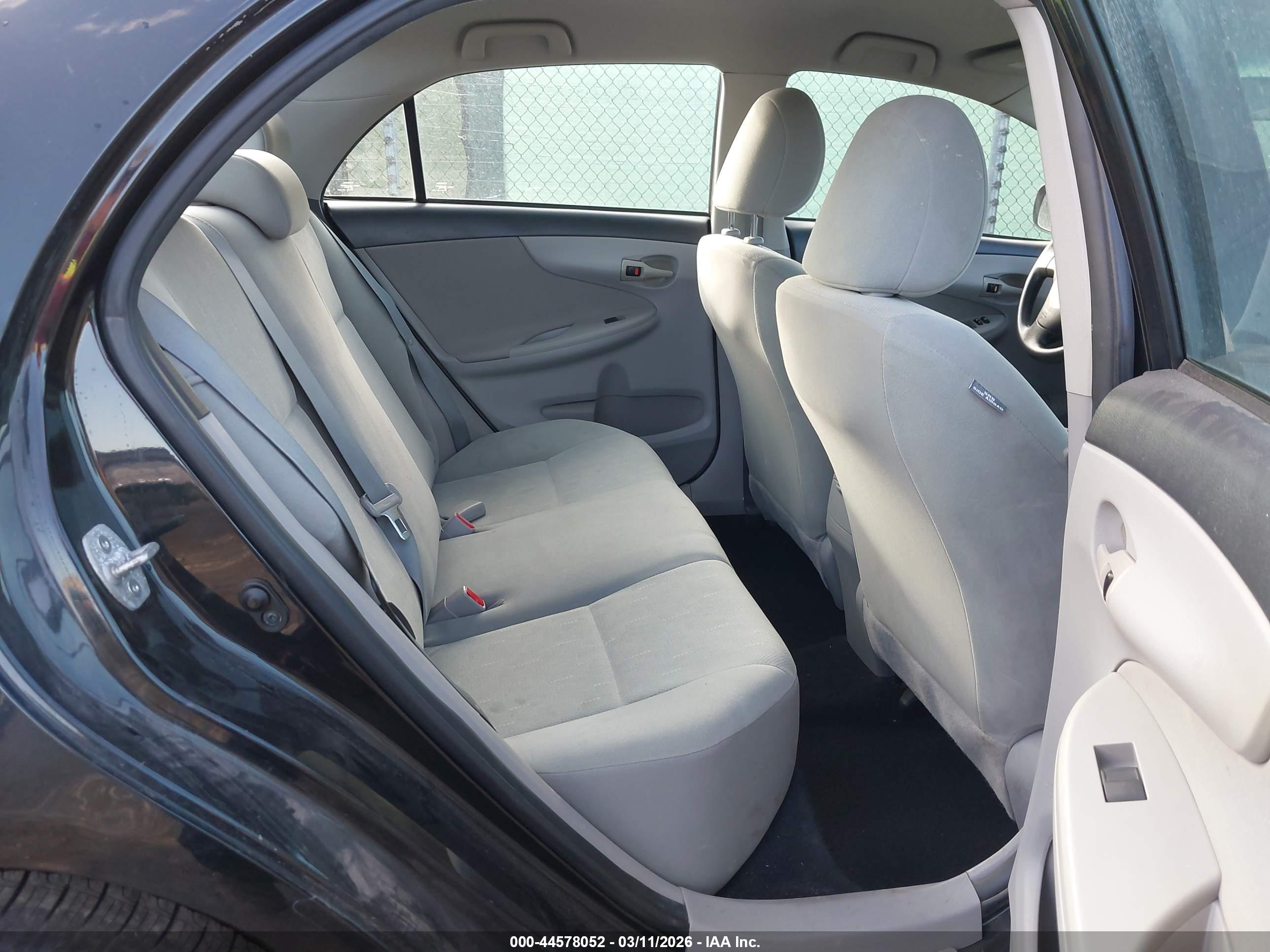 TOYOTA COROLLA image 8