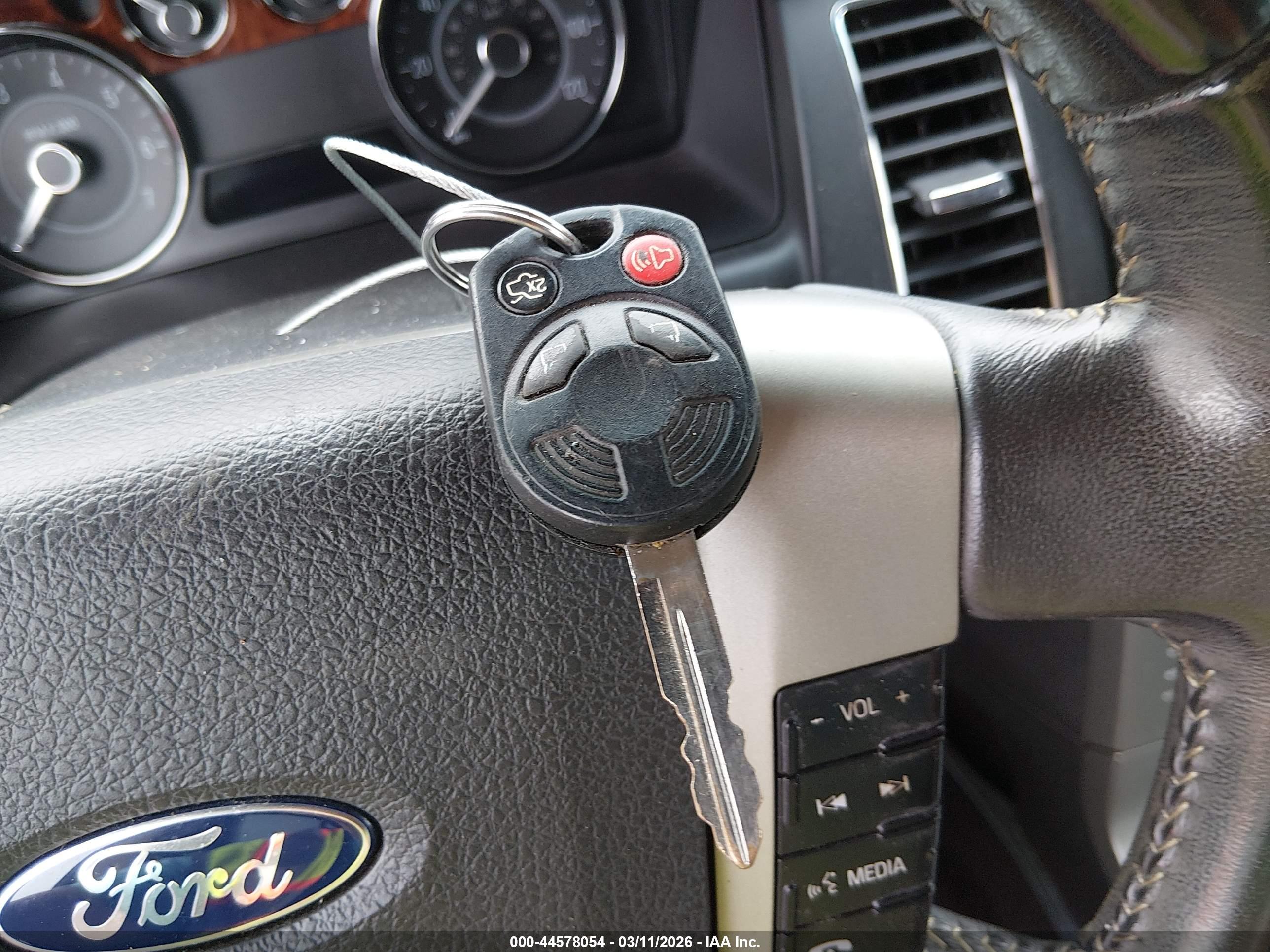 FORD FLEX image 11