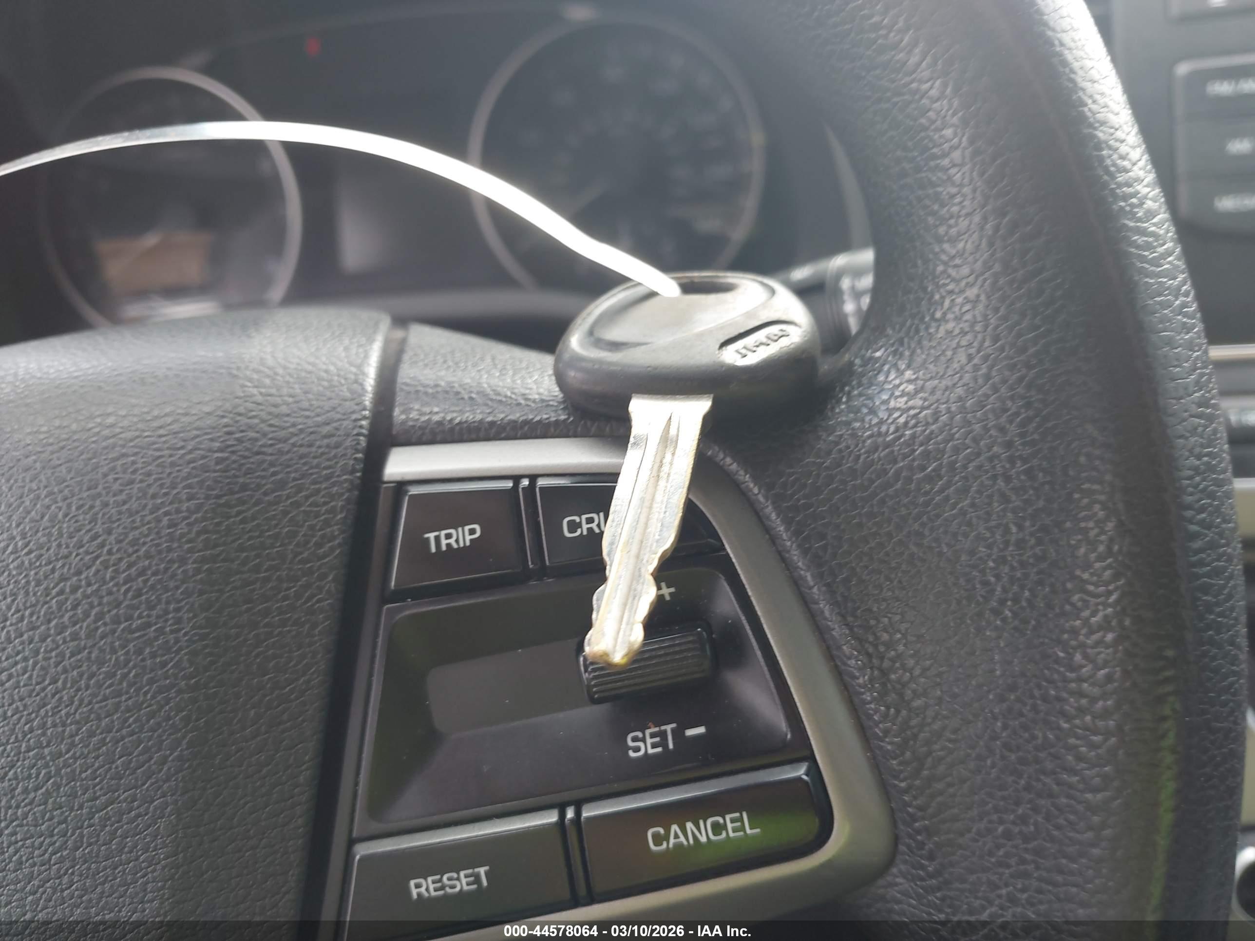 HYUNDAI ELANTRA image 11
