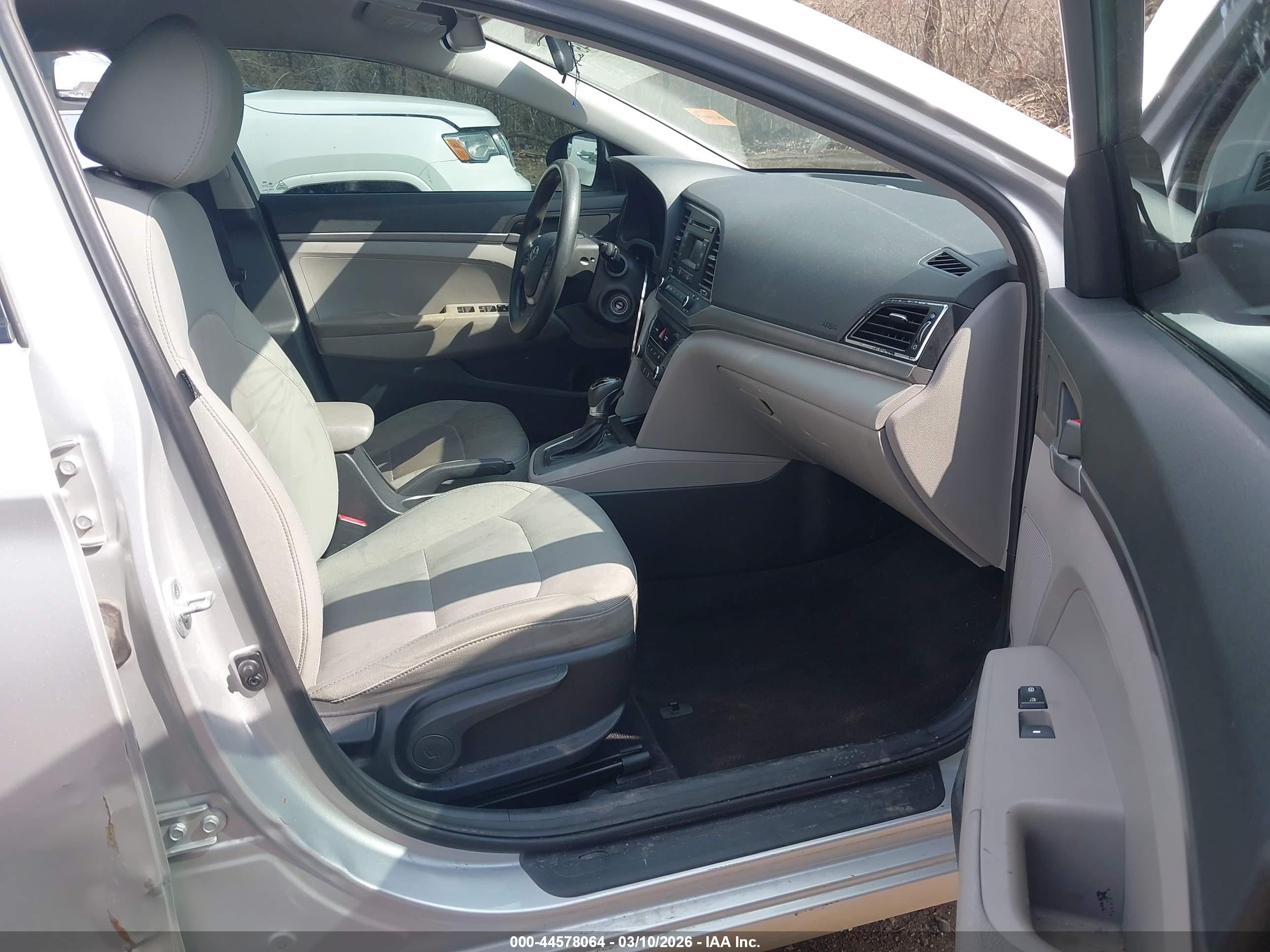 HYUNDAI ELANTRA image 5