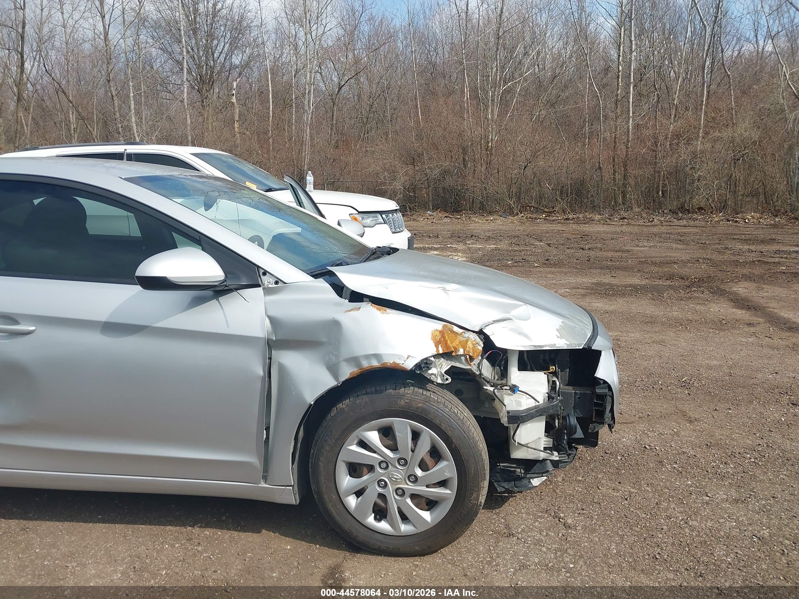 HYUNDAI ELANTRA image 6