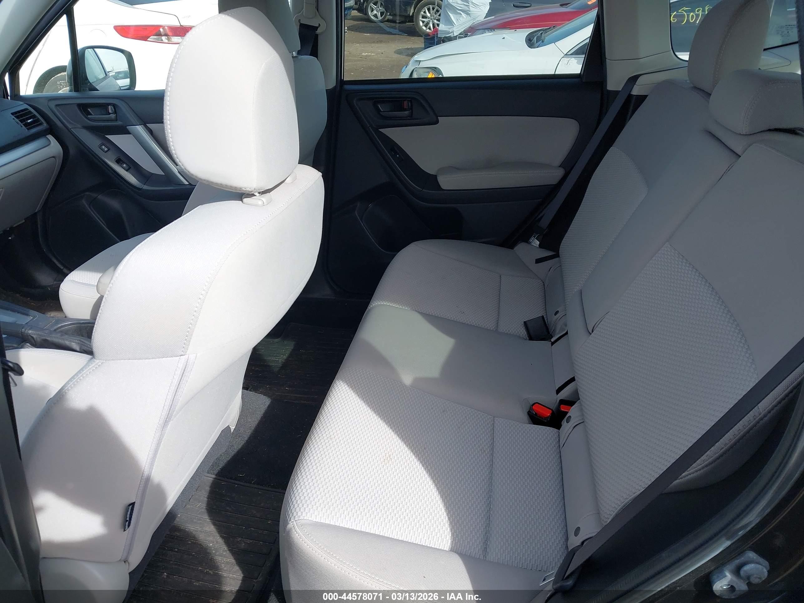 SUBARU FORESTER image 8