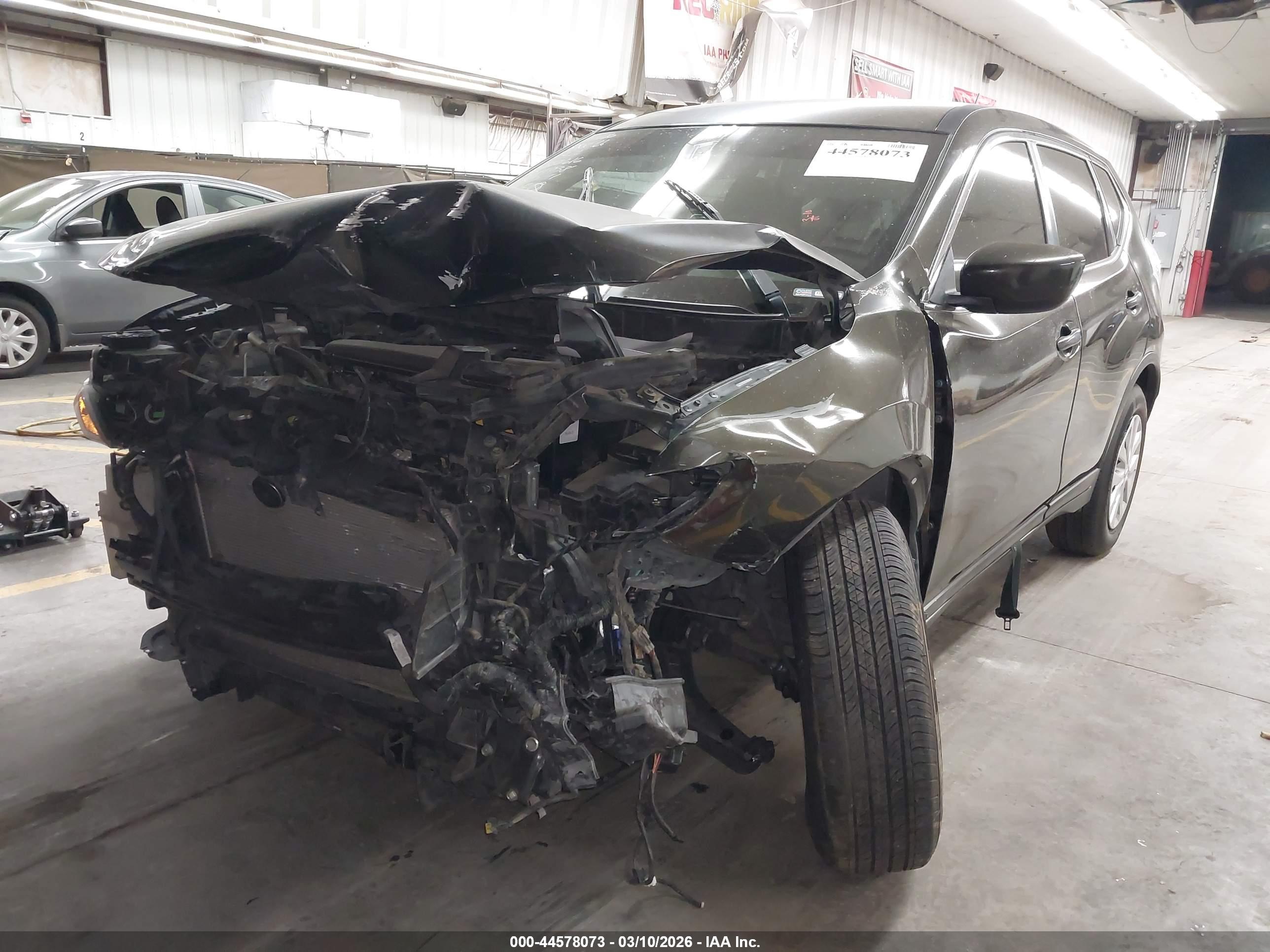 NISSAN ROGUE image 2