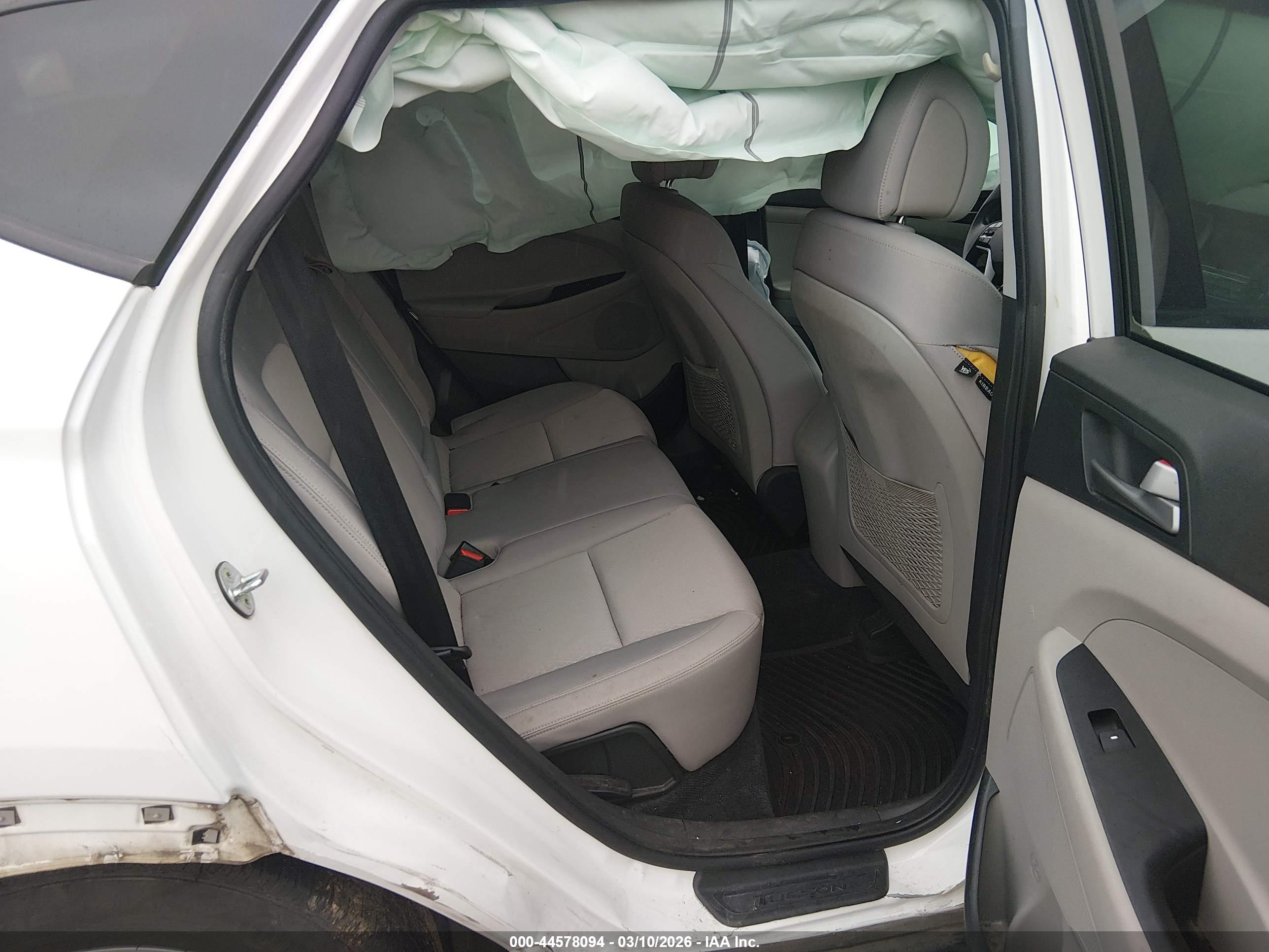 HYUNDAI TUCSON image 8
