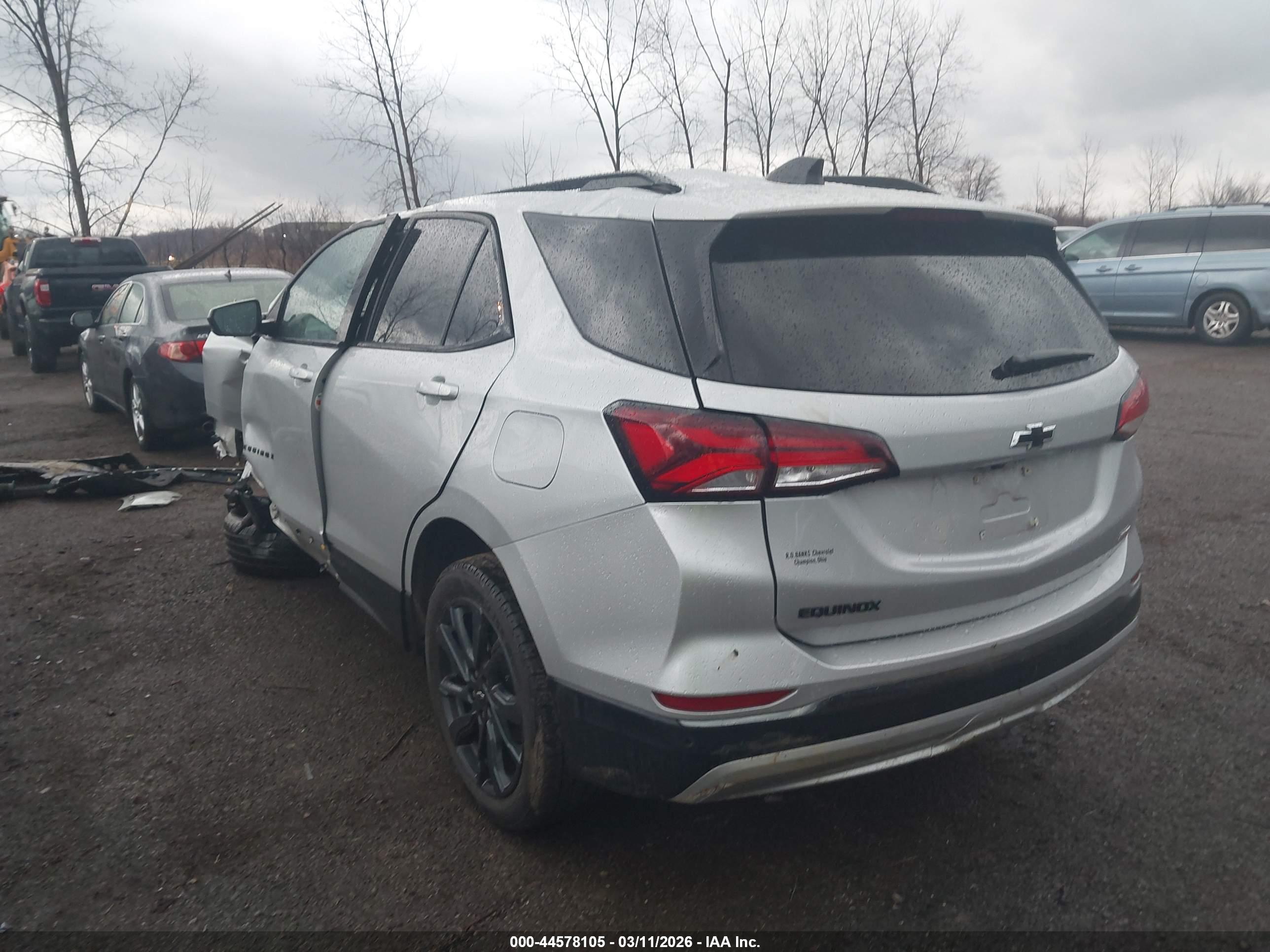 CHEVROLET EQUINOX image 3