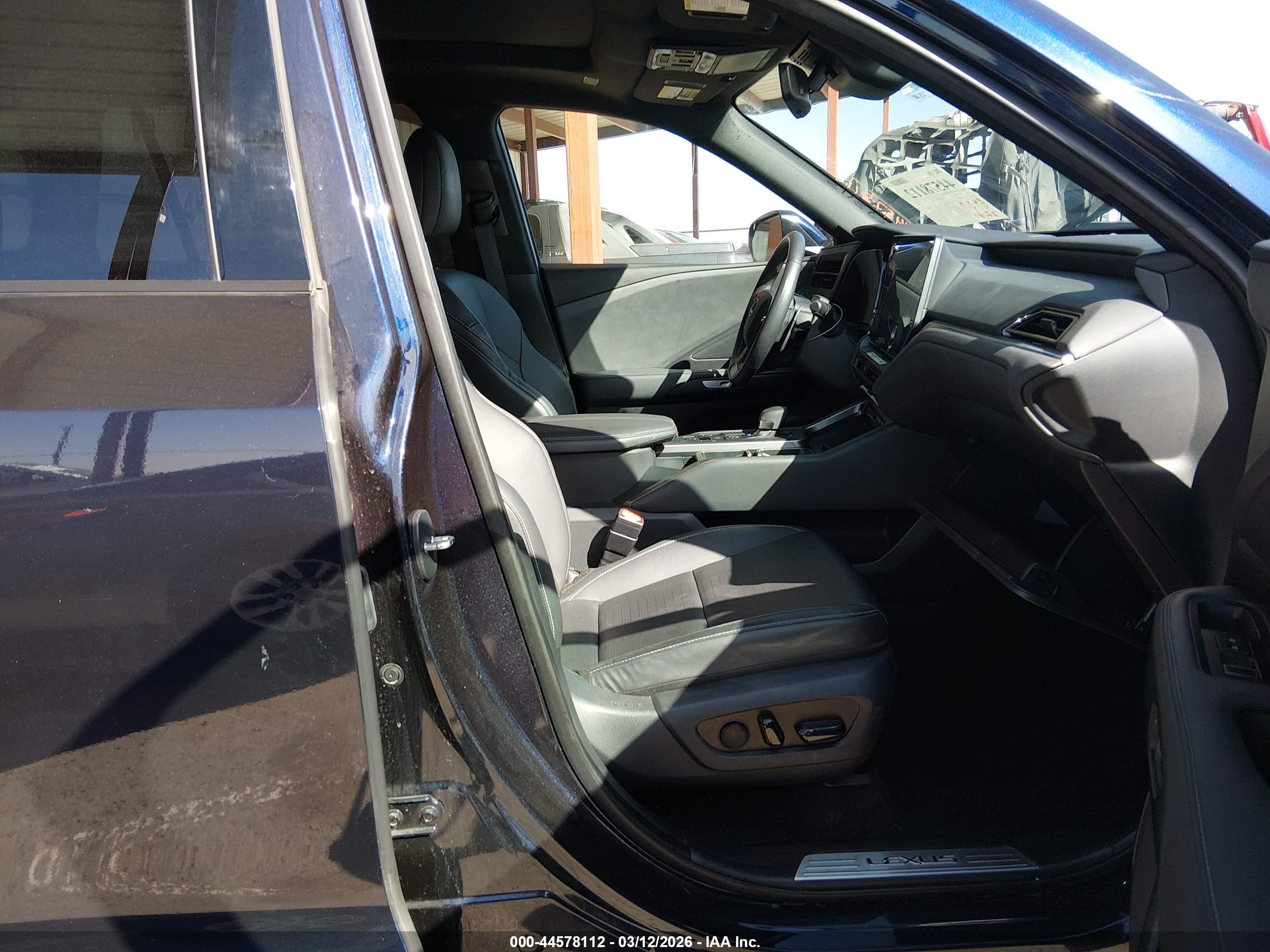 LEXUS TX image 5