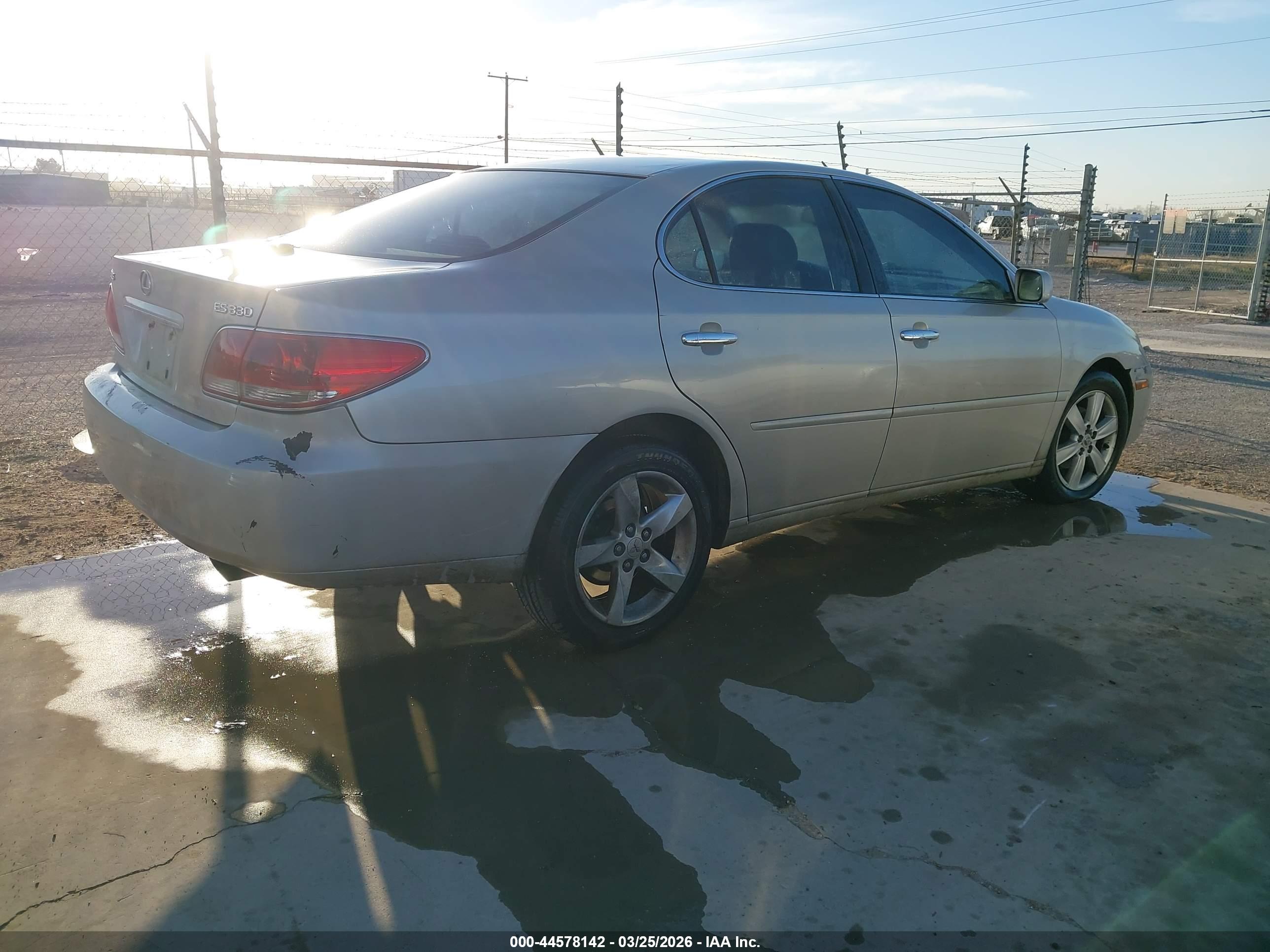 LEXUS ES image 4