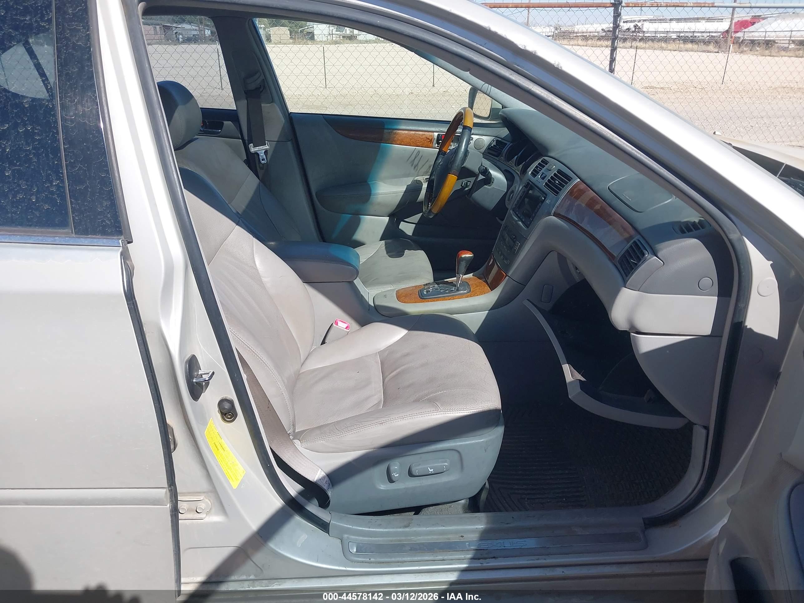 LEXUS ES image 5