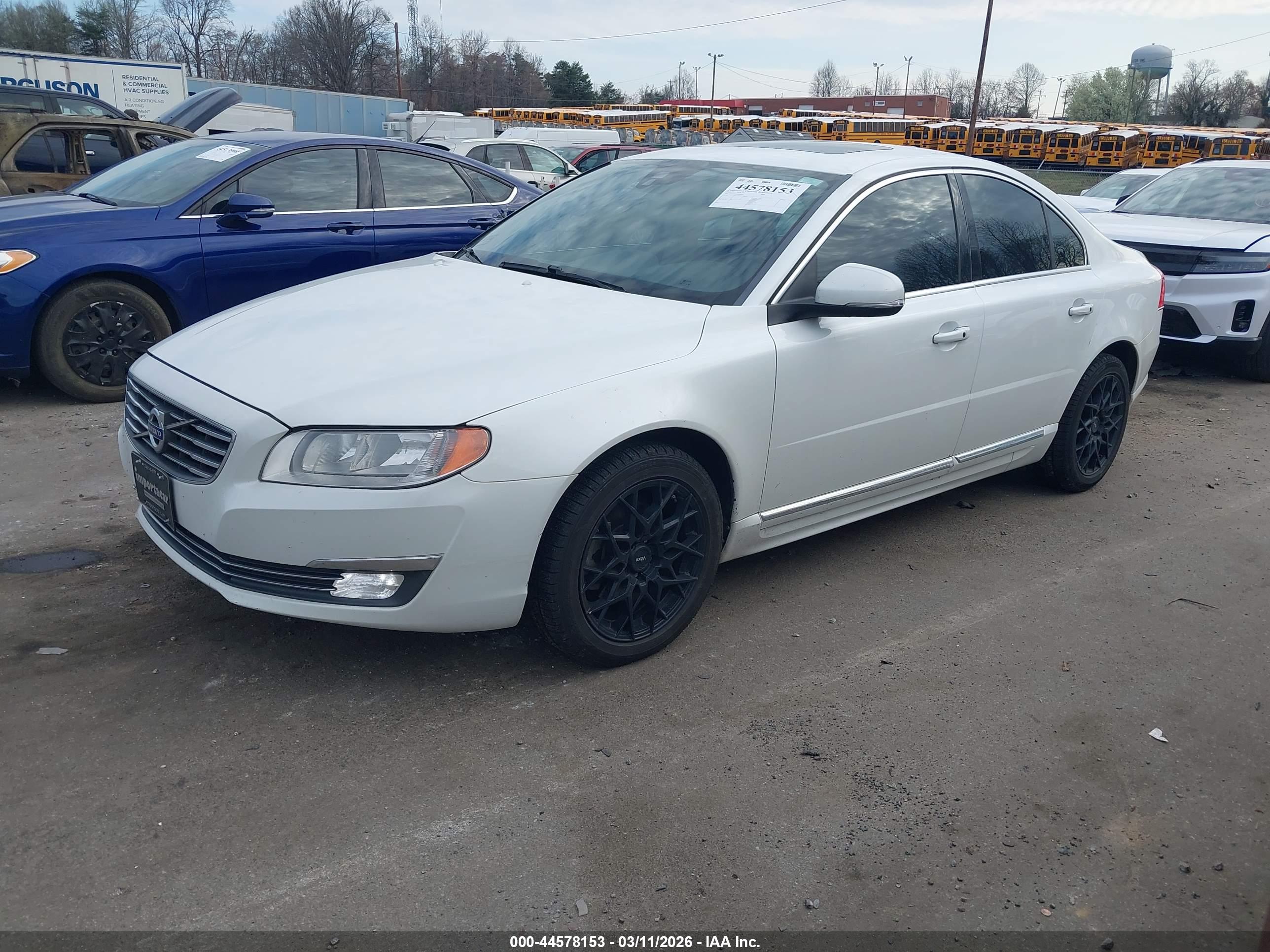 VOLVO S80 image 2