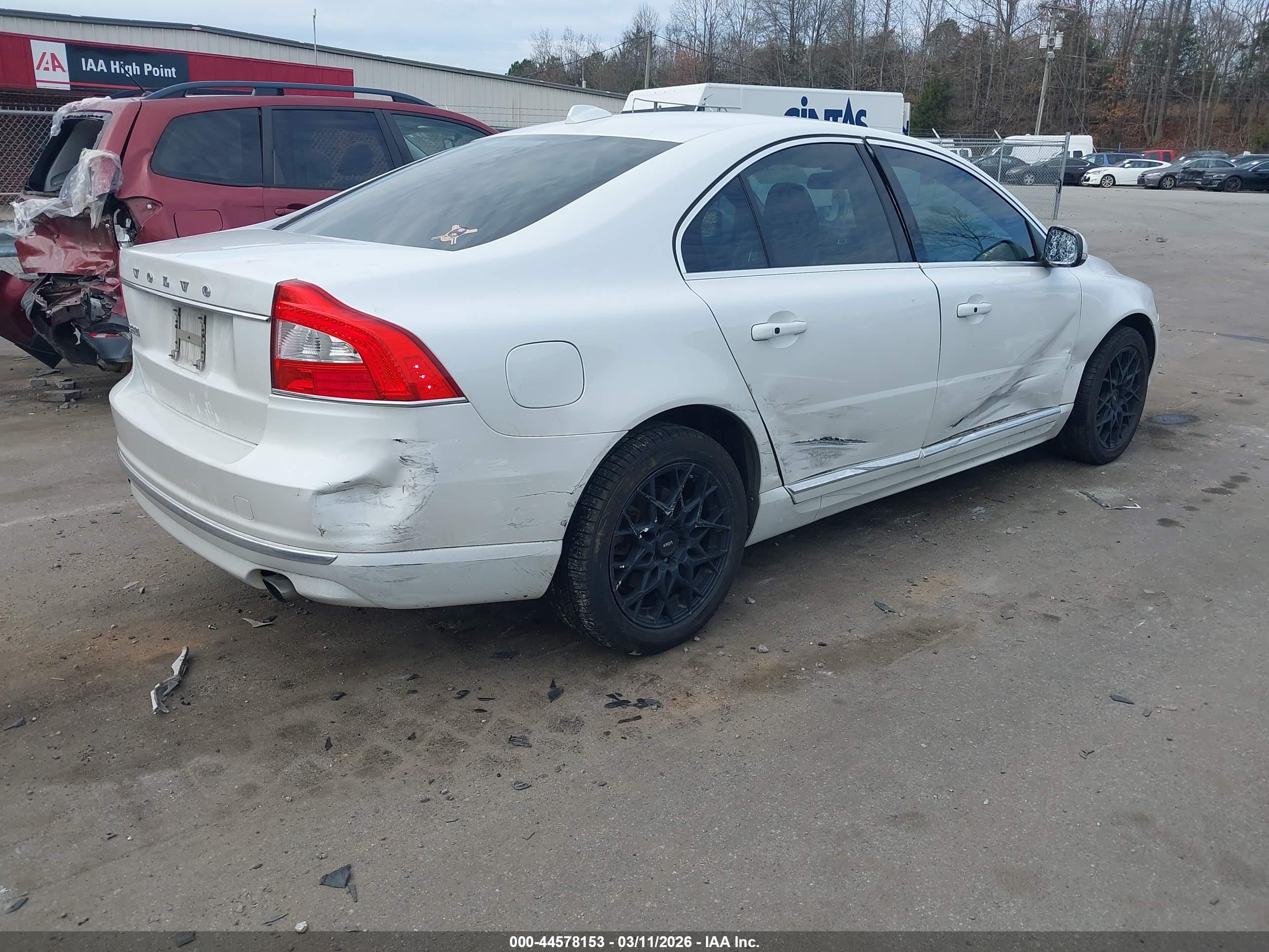 VOLVO S80 image 4