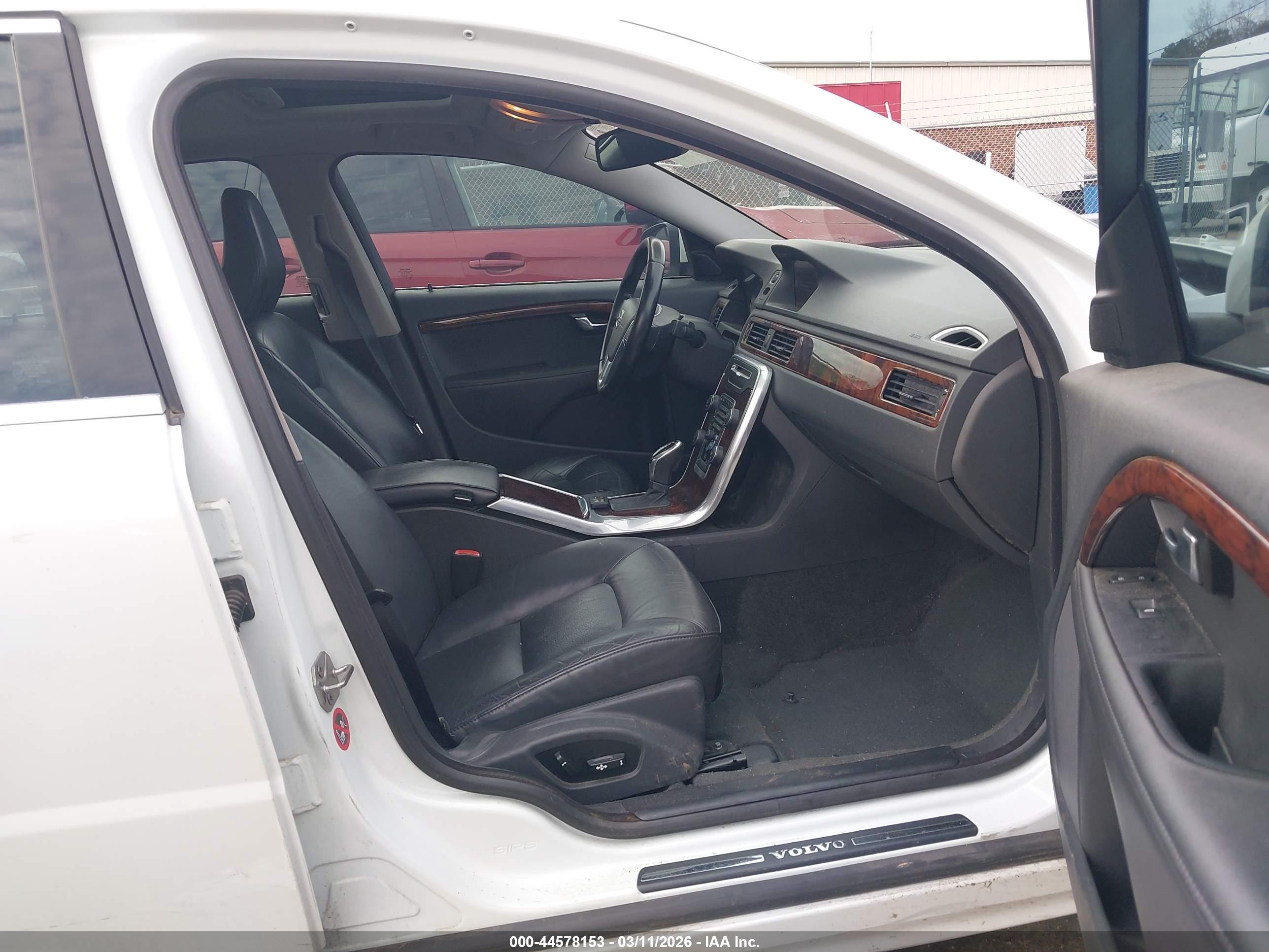 VOLVO S80 image 5