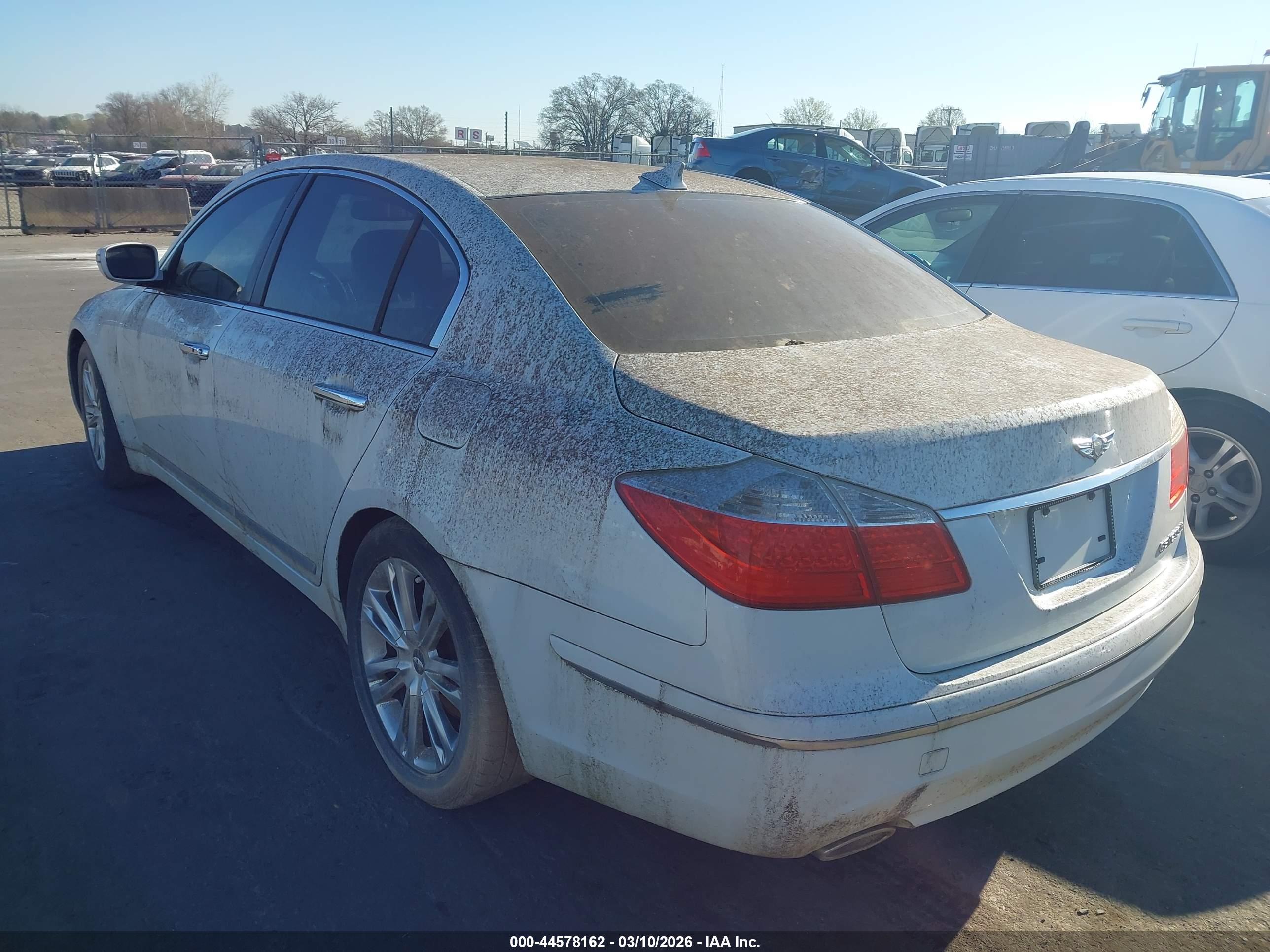 HYUNDAI GENESIS image 3