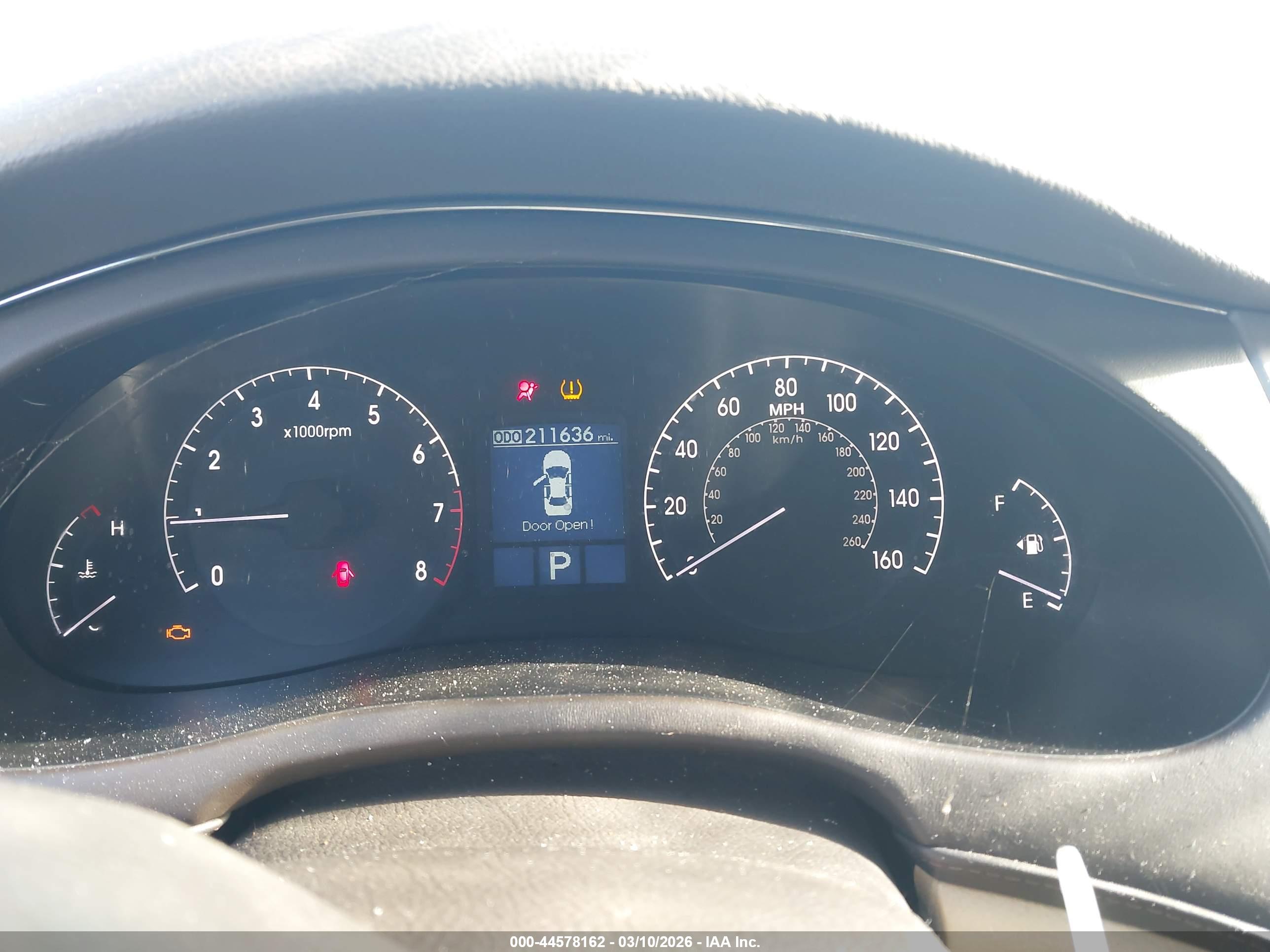 HYUNDAI GENESIS image 7