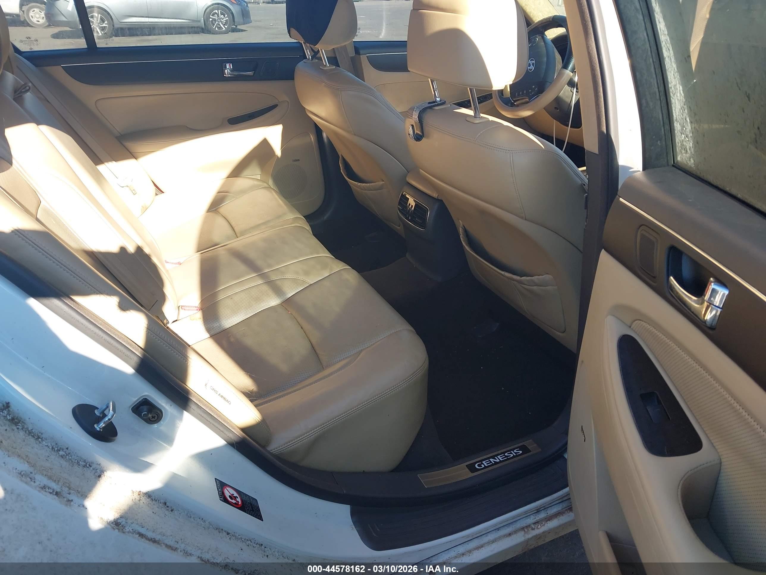 HYUNDAI GENESIS image 8