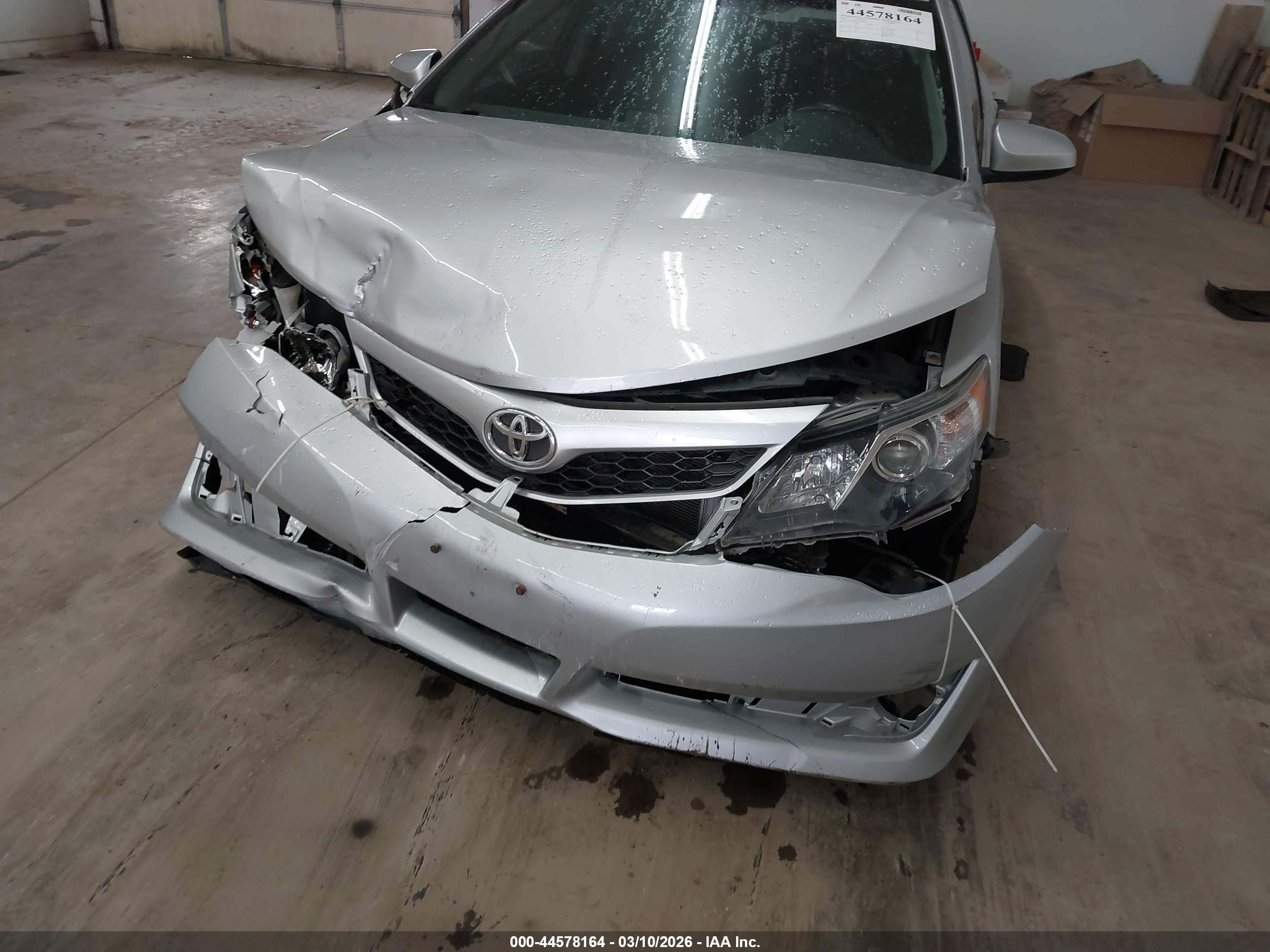 TOYOTA CAMRY image 6