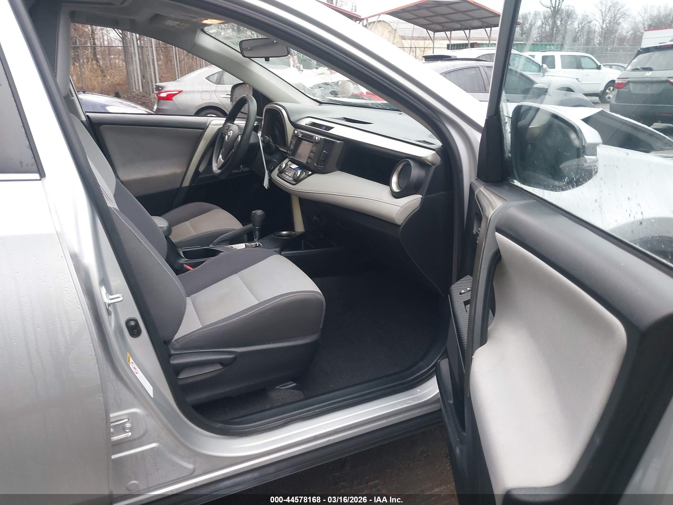 TOYOTA RAV4 image 5