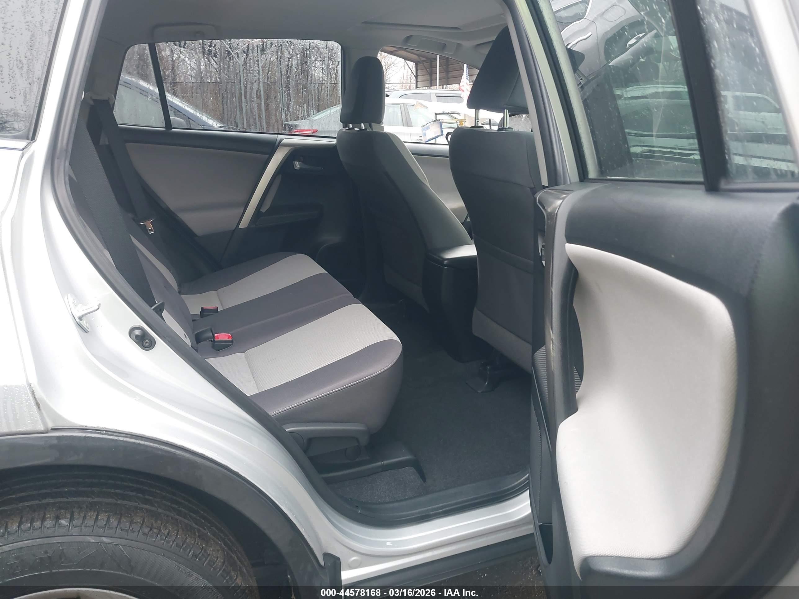 TOYOTA RAV4 image 8