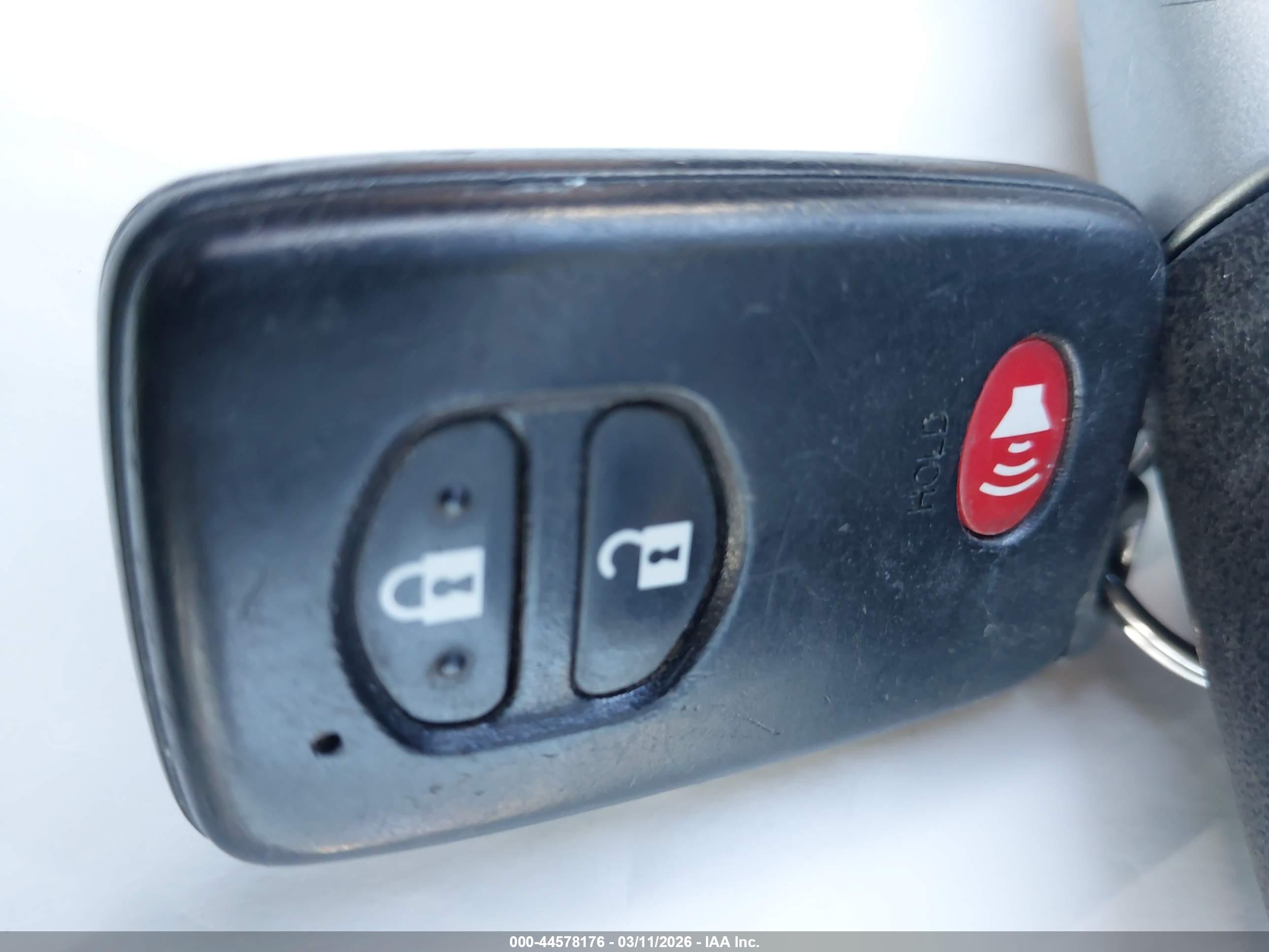 TOYOTA PRIUS image 11