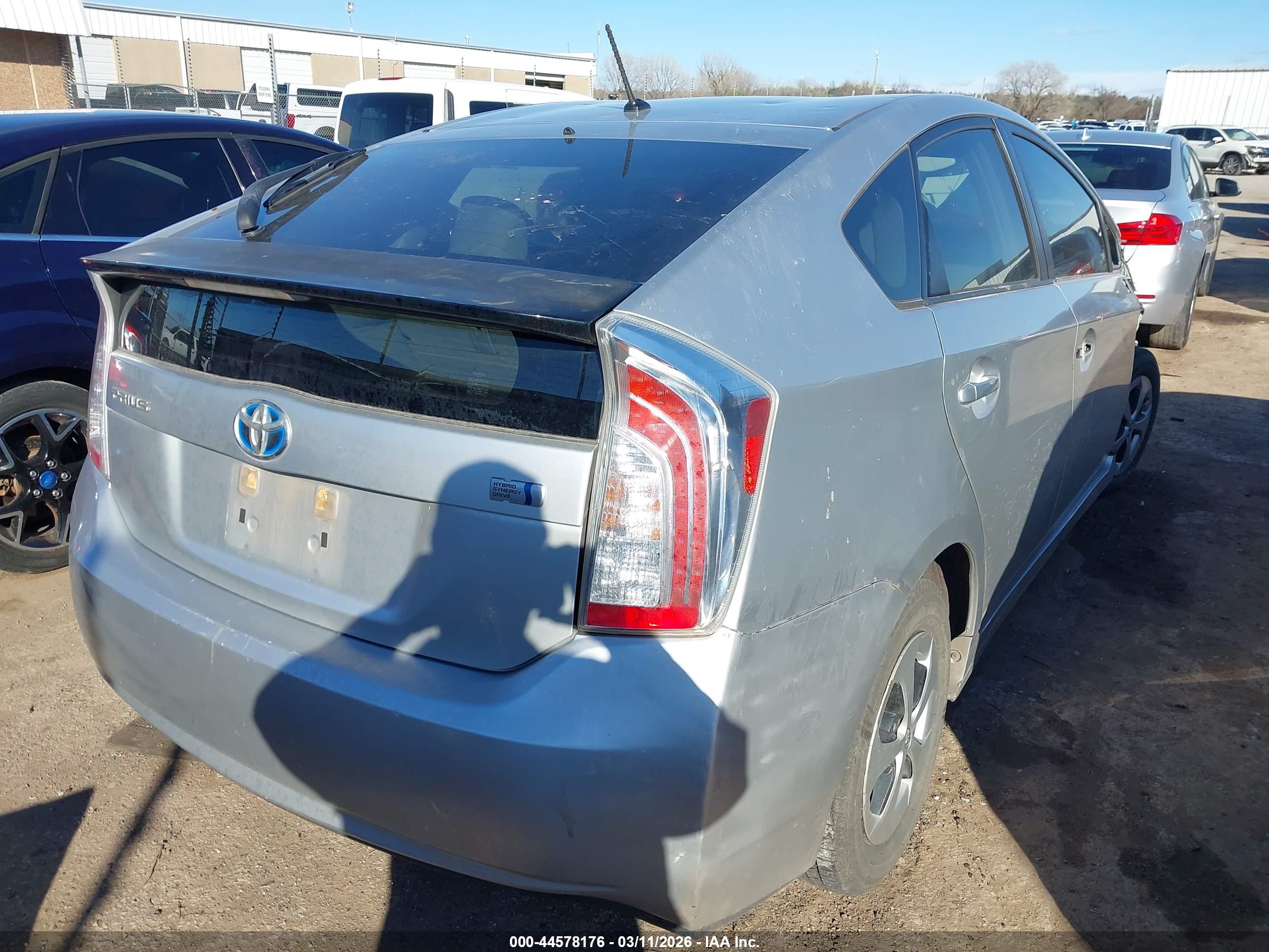 TOYOTA PRIUS image 4