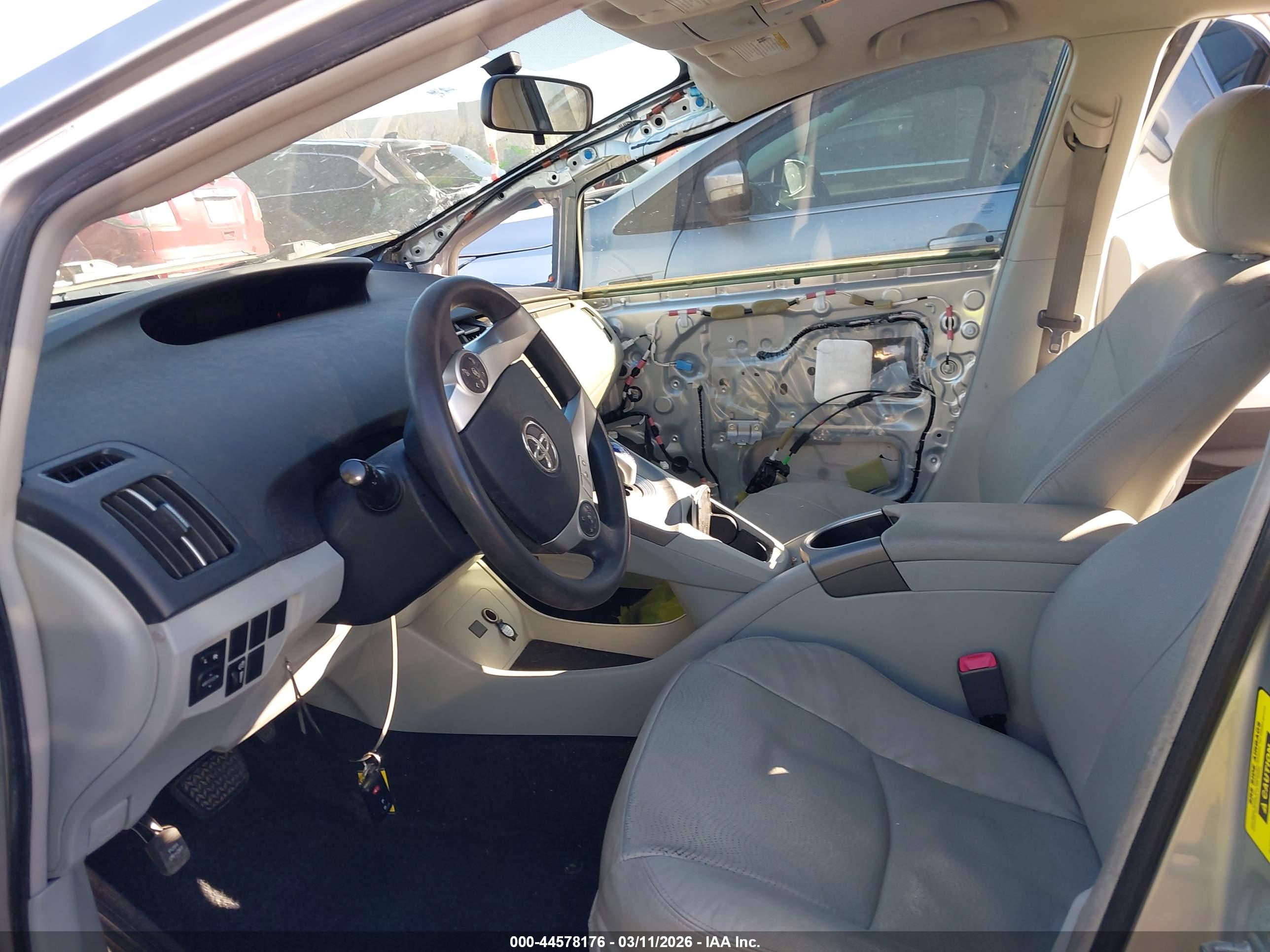 TOYOTA PRIUS image 5