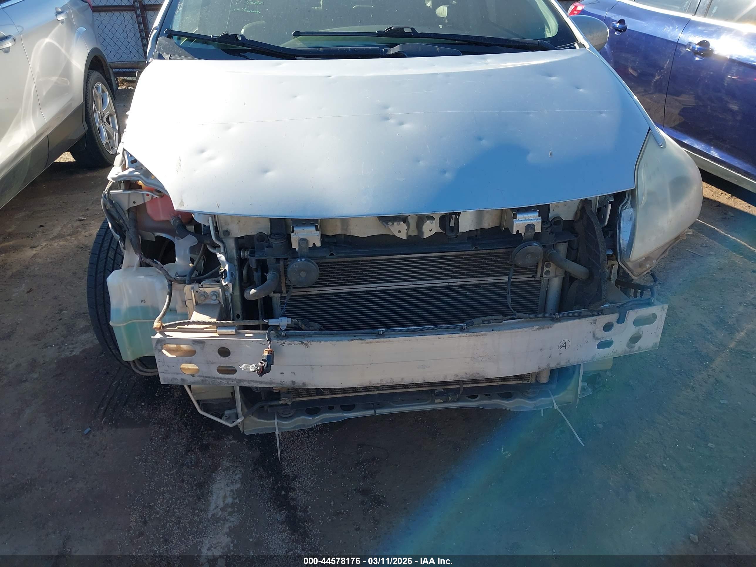 TOYOTA PRIUS image 6