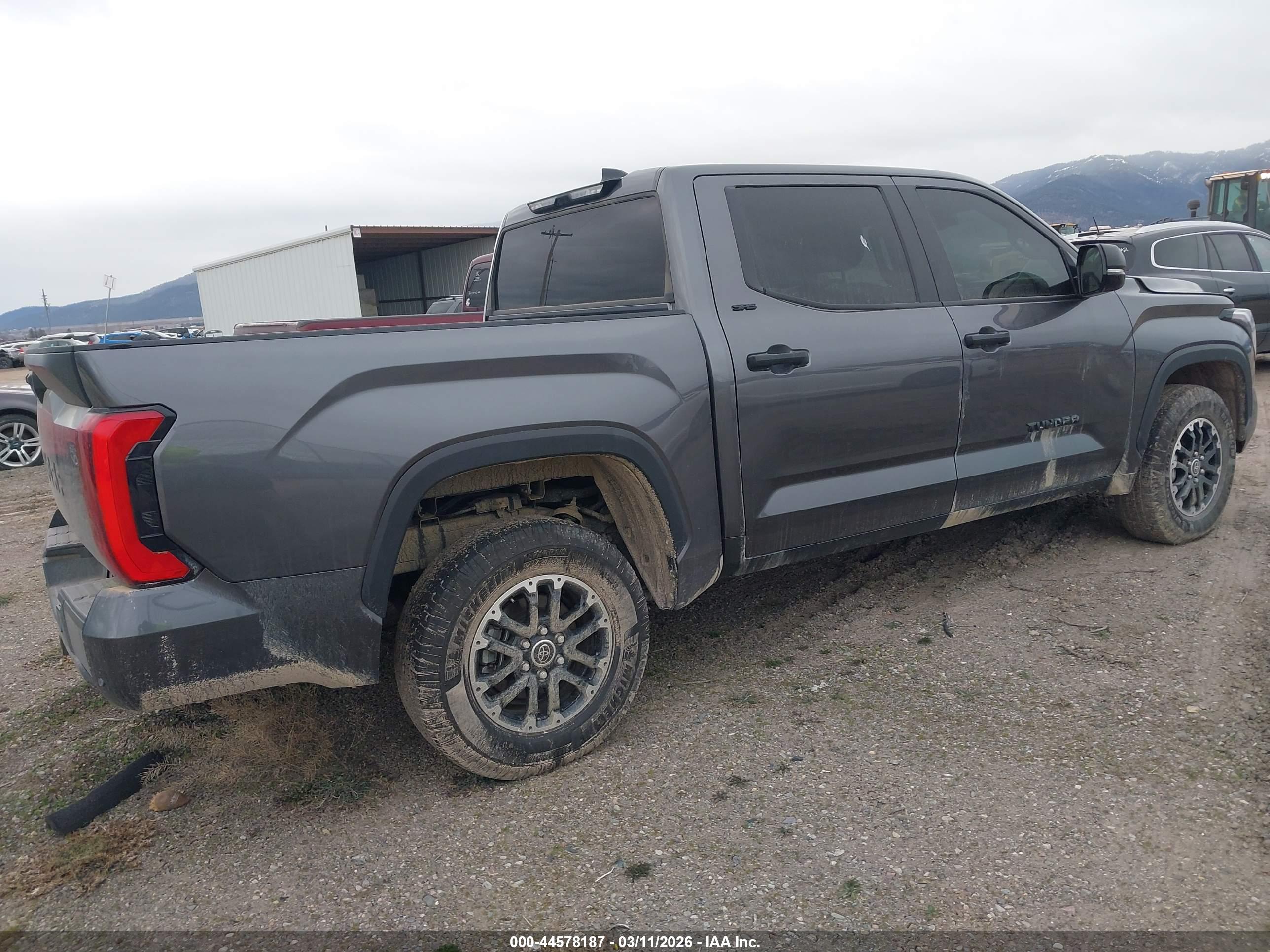 TOYOTA TUNDRA image 4