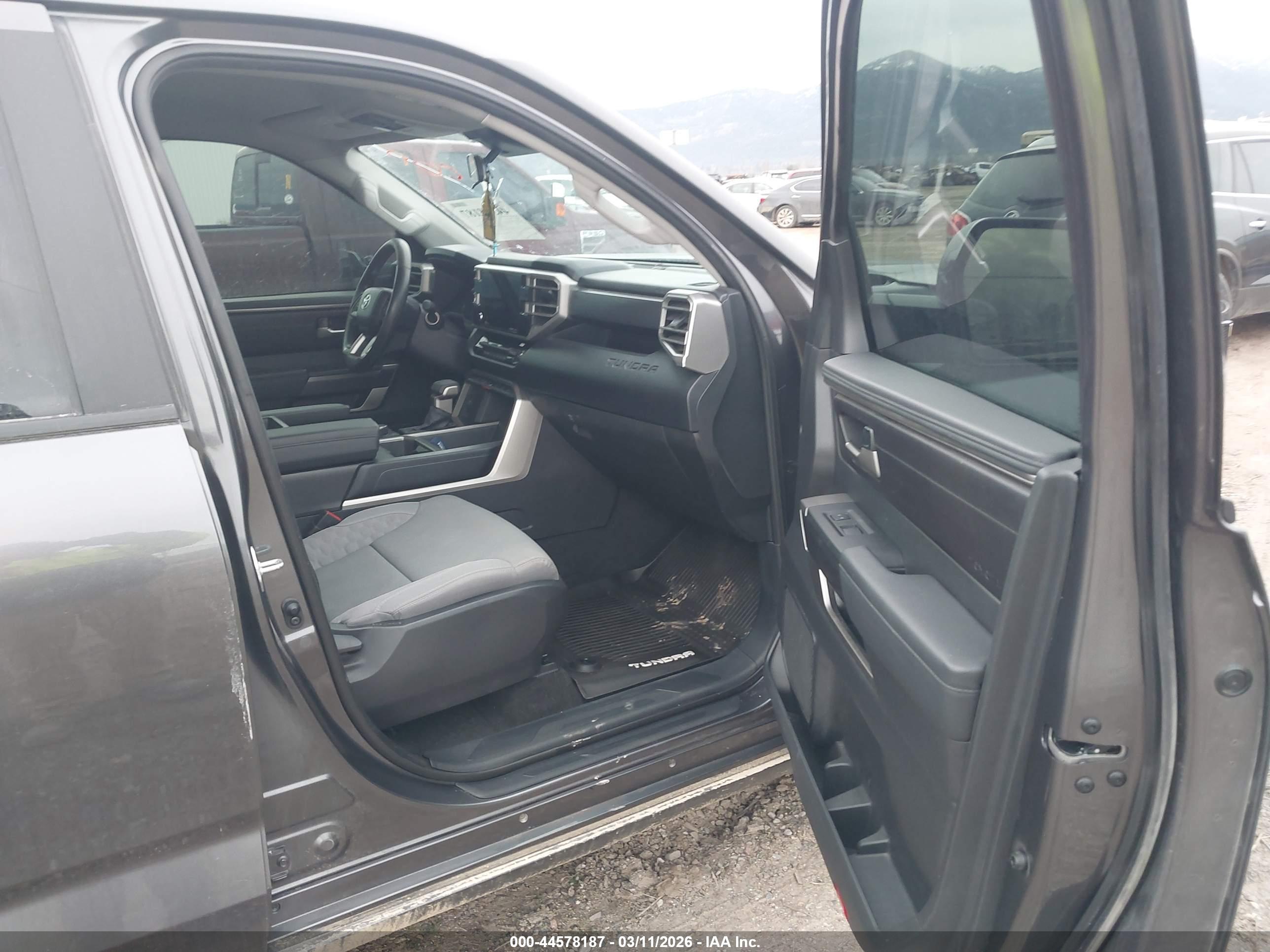 TOYOTA TUNDRA image 5