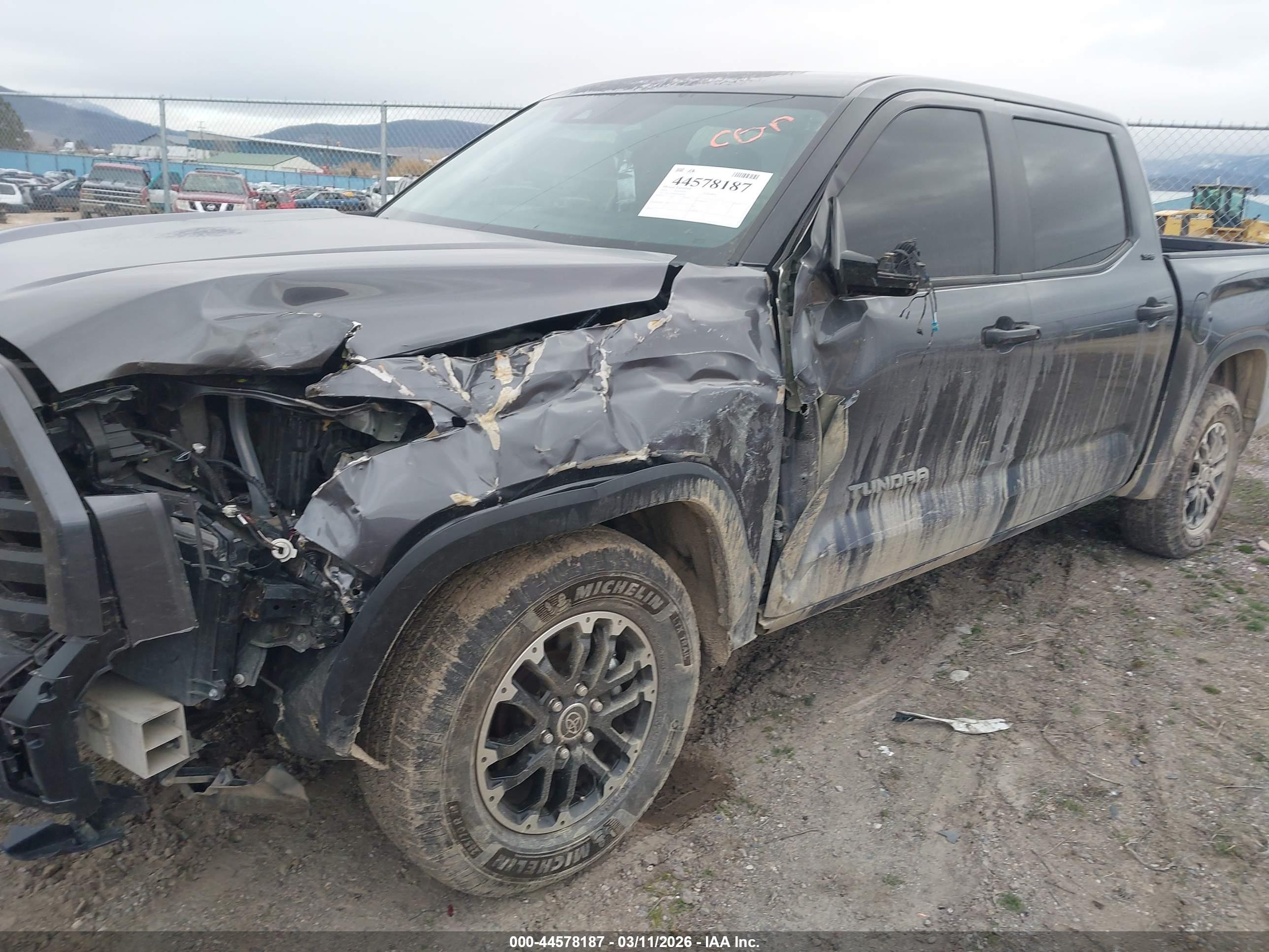 TOYOTA TUNDRA image 6