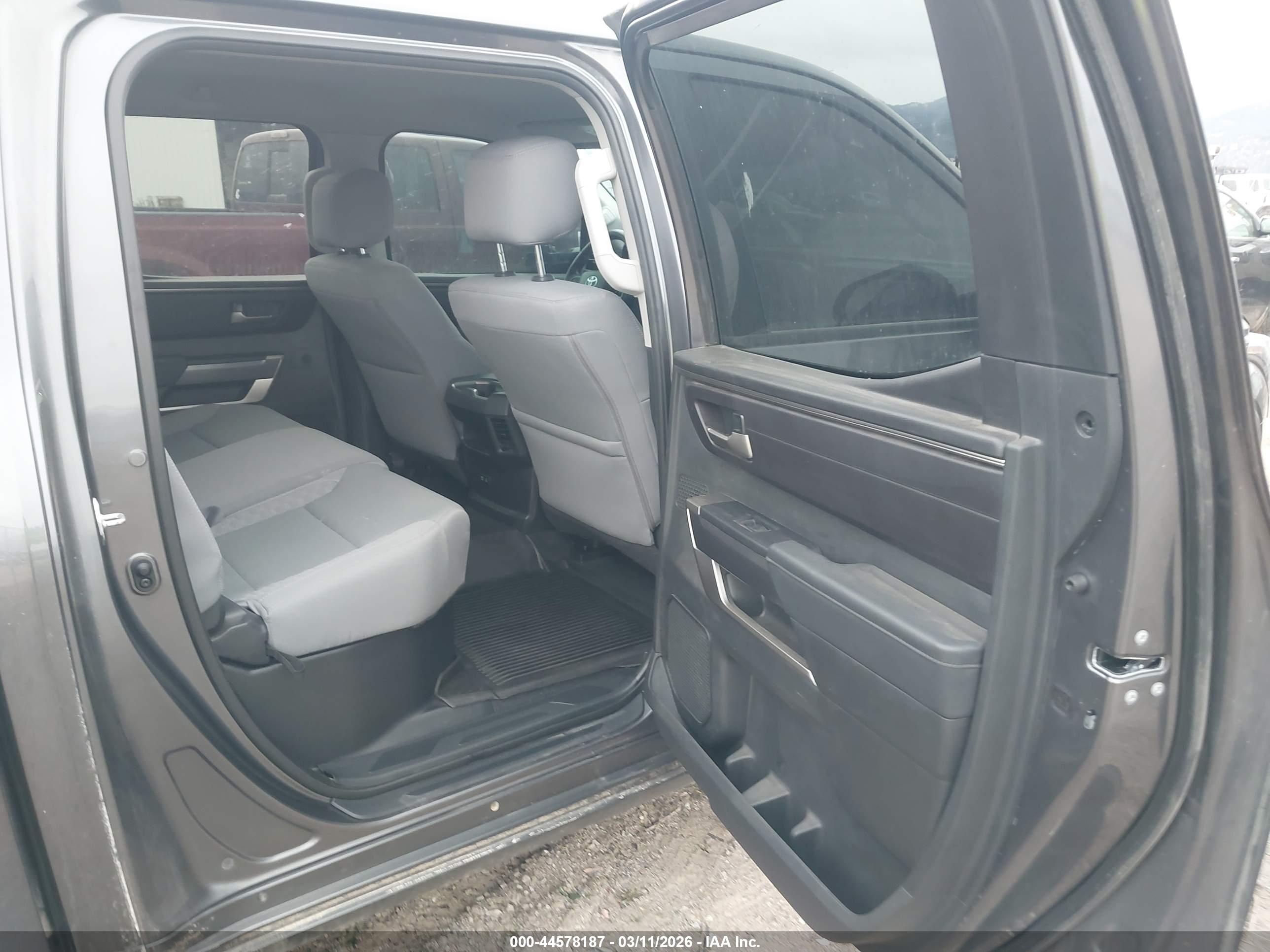 TOYOTA TUNDRA image 8