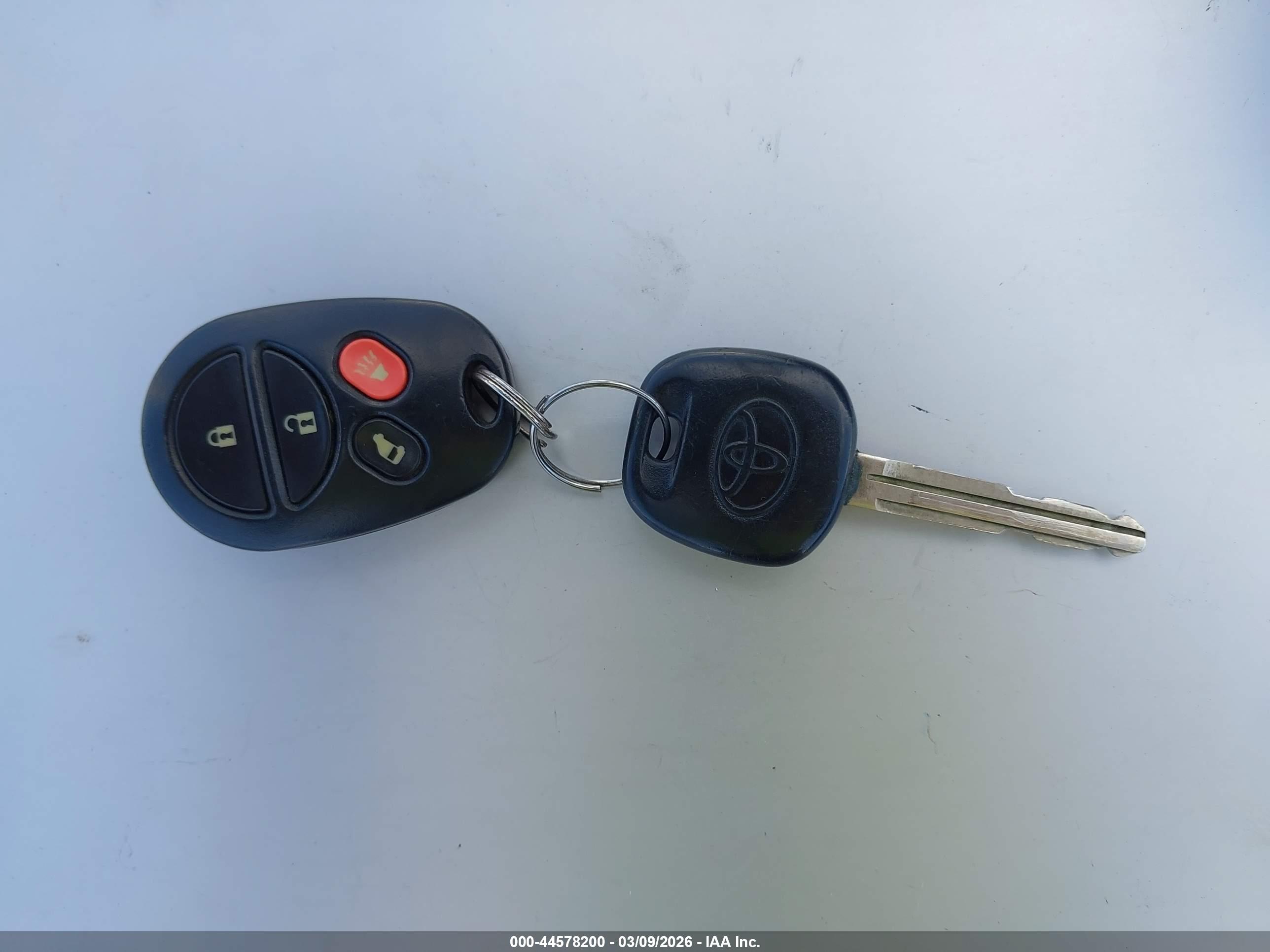 TOYOTA SIENNA image 11