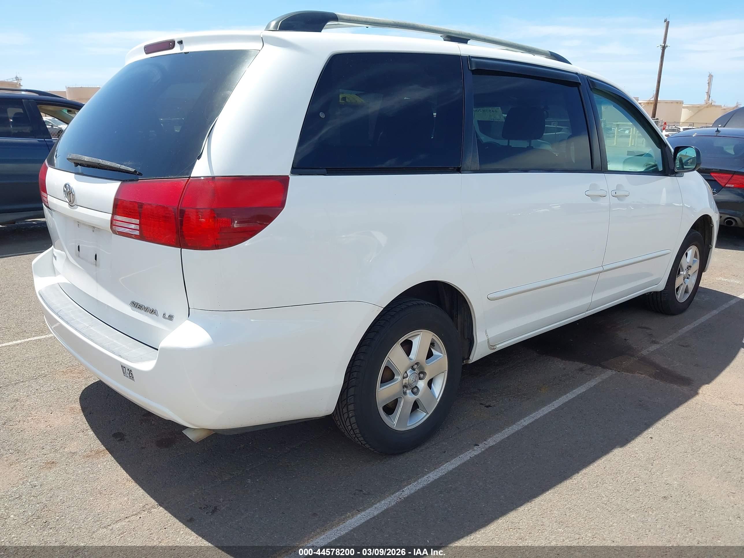 TOYOTA SIENNA image 4